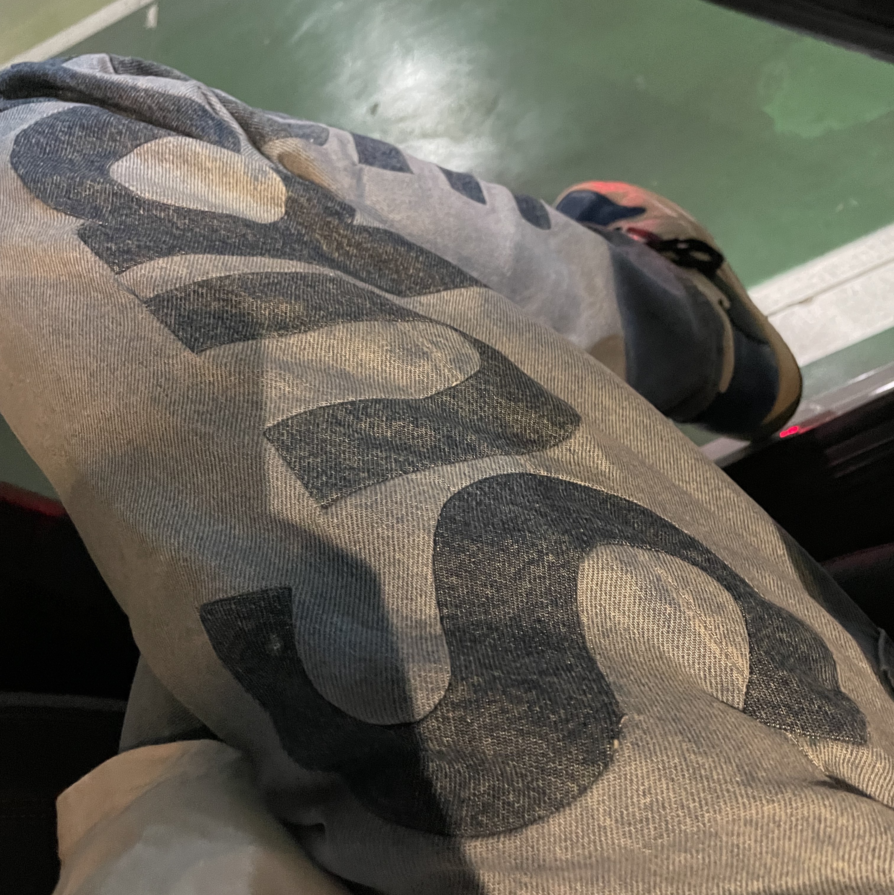 Supreme Inset Logo Jean Washed Blue - 22SS, Jordan 1 x Travis Scott x Fragment Retro High OG SP Military Blue 착용 스타일 - 1