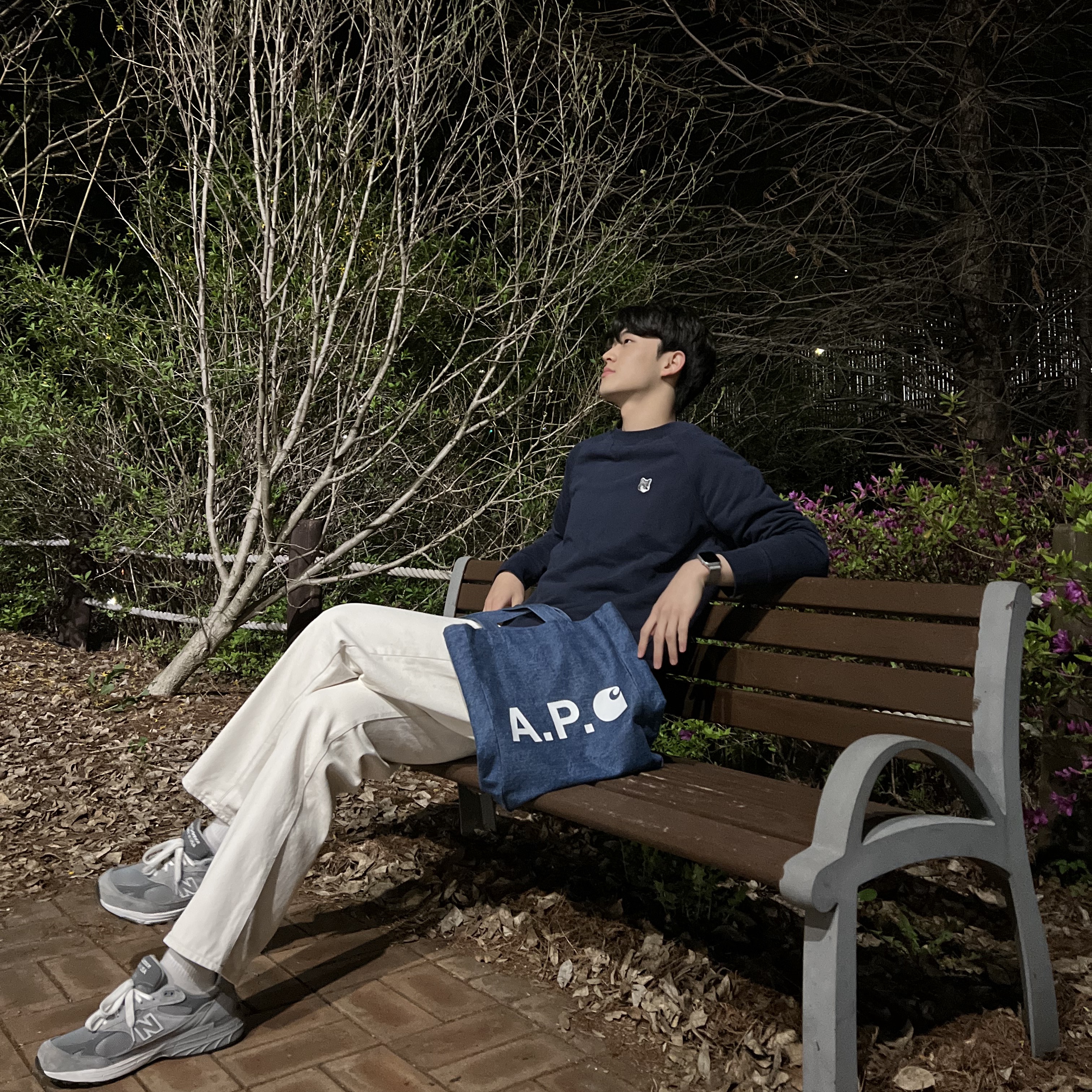 Maison Kitsune Grey Fox Head Patch Classic Sweatshirt Navy, New Balance 993 Made in USA Grey - D Standard 착용 스타일
