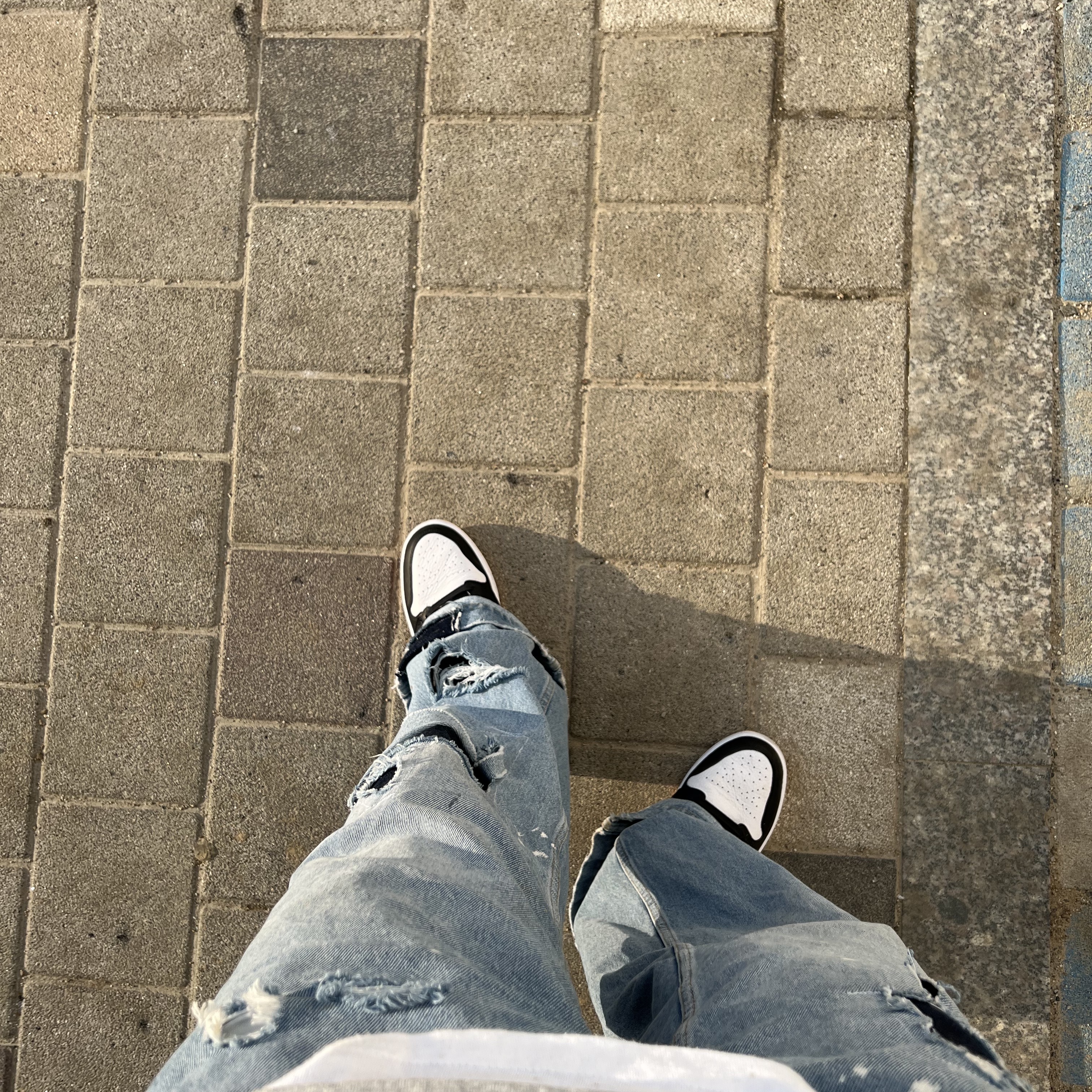 (W) Jordan 1 Mid SE Laser Orange, Zara x Ader Error Patchwork Jeans Blue 착용 스타일