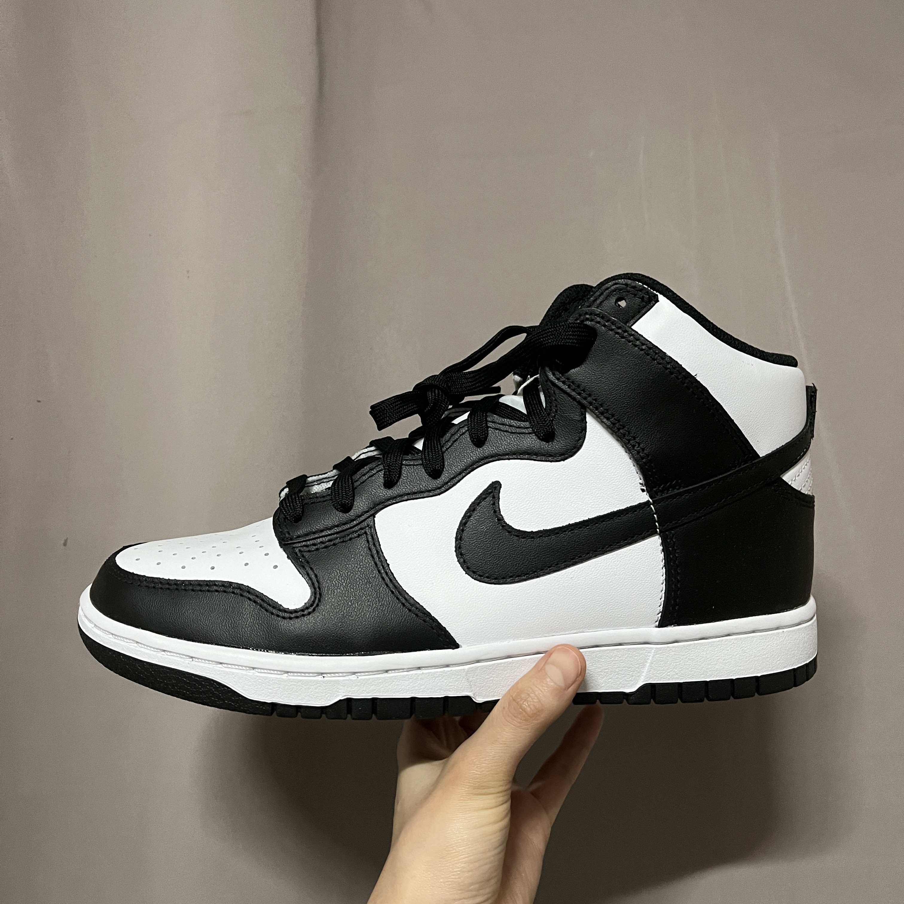 Nike Dunk High Retro Championship White 착용 스타일 - 1