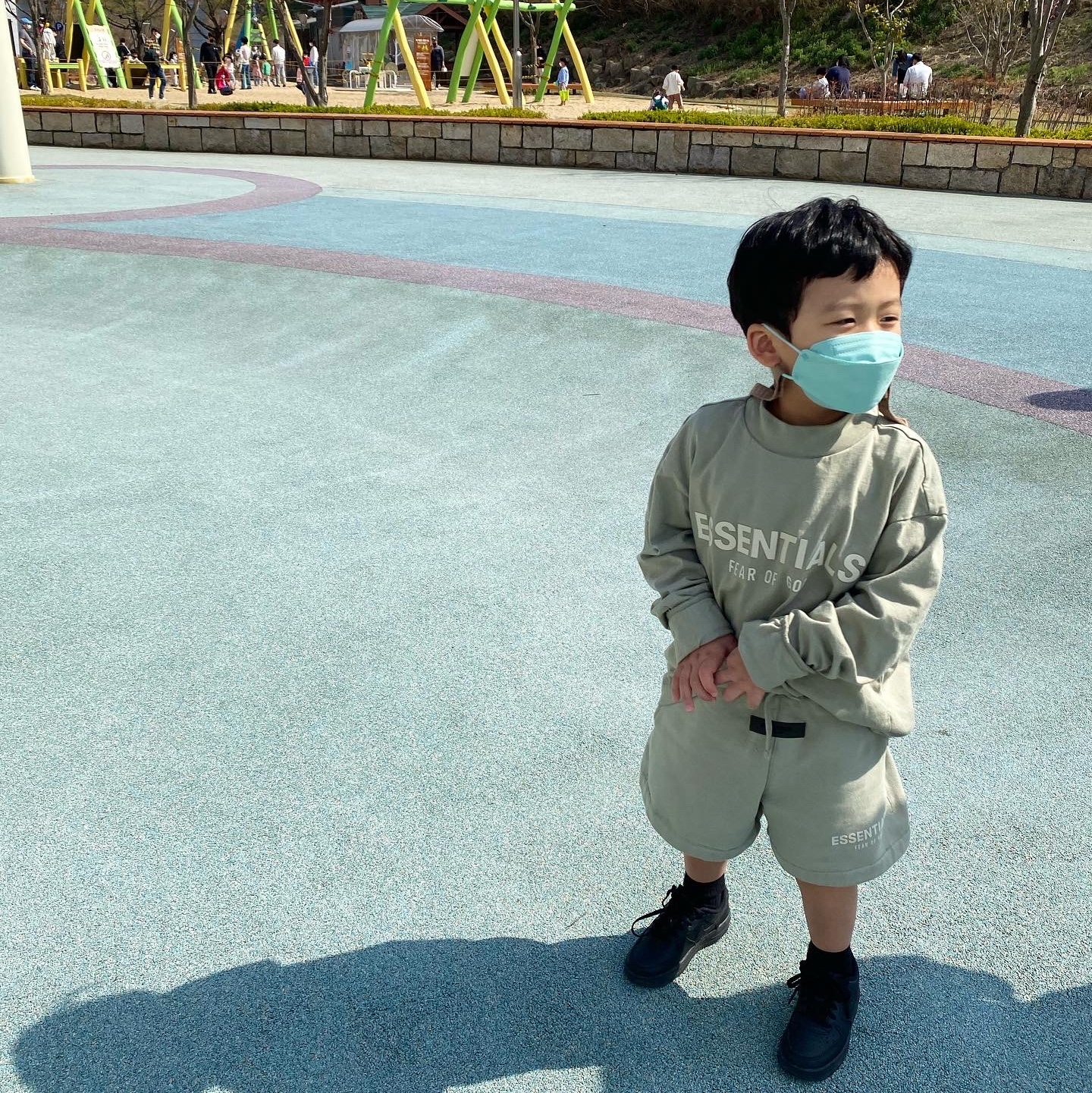(Kids) Essentials Shorts Seafoam - 22SS, (Kids) Essentials Long Sleeve T-Shirt Seafoam - 22SS 착용 스타일