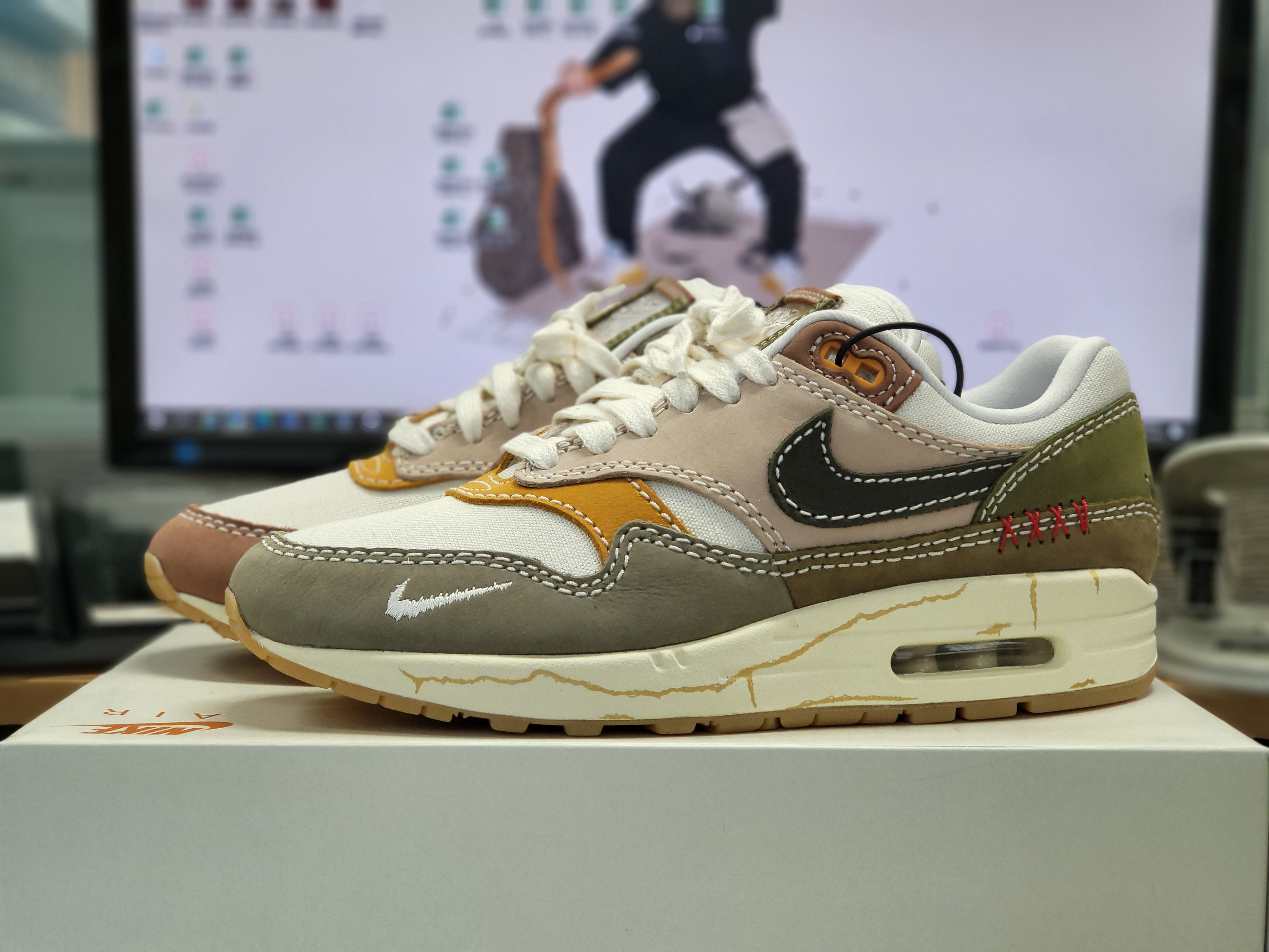 (W) Nike Air Max 1 Premium Wabisabi 착용 스타일