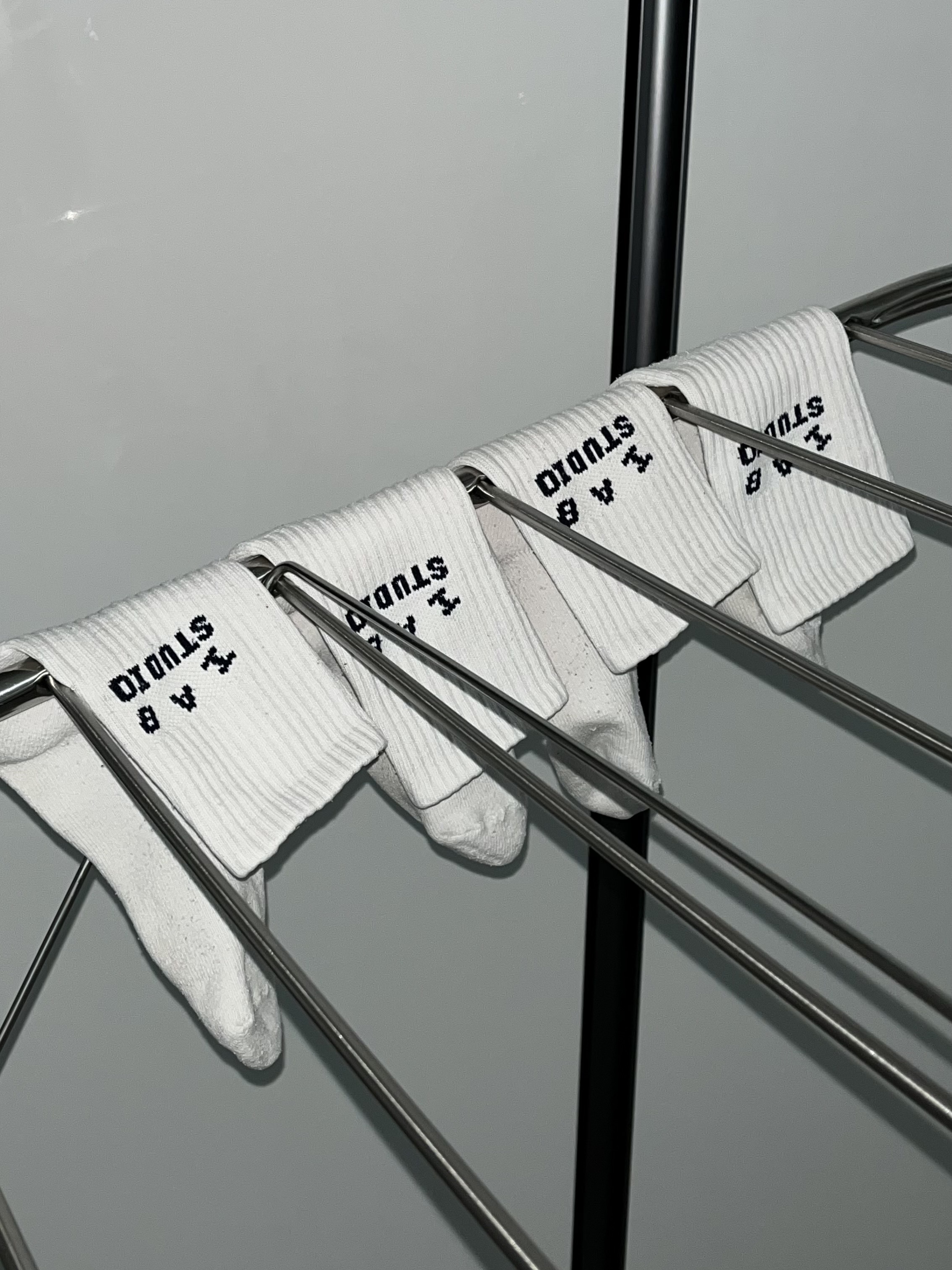 IAB Studio Socks Pack White Black 착용 스타일