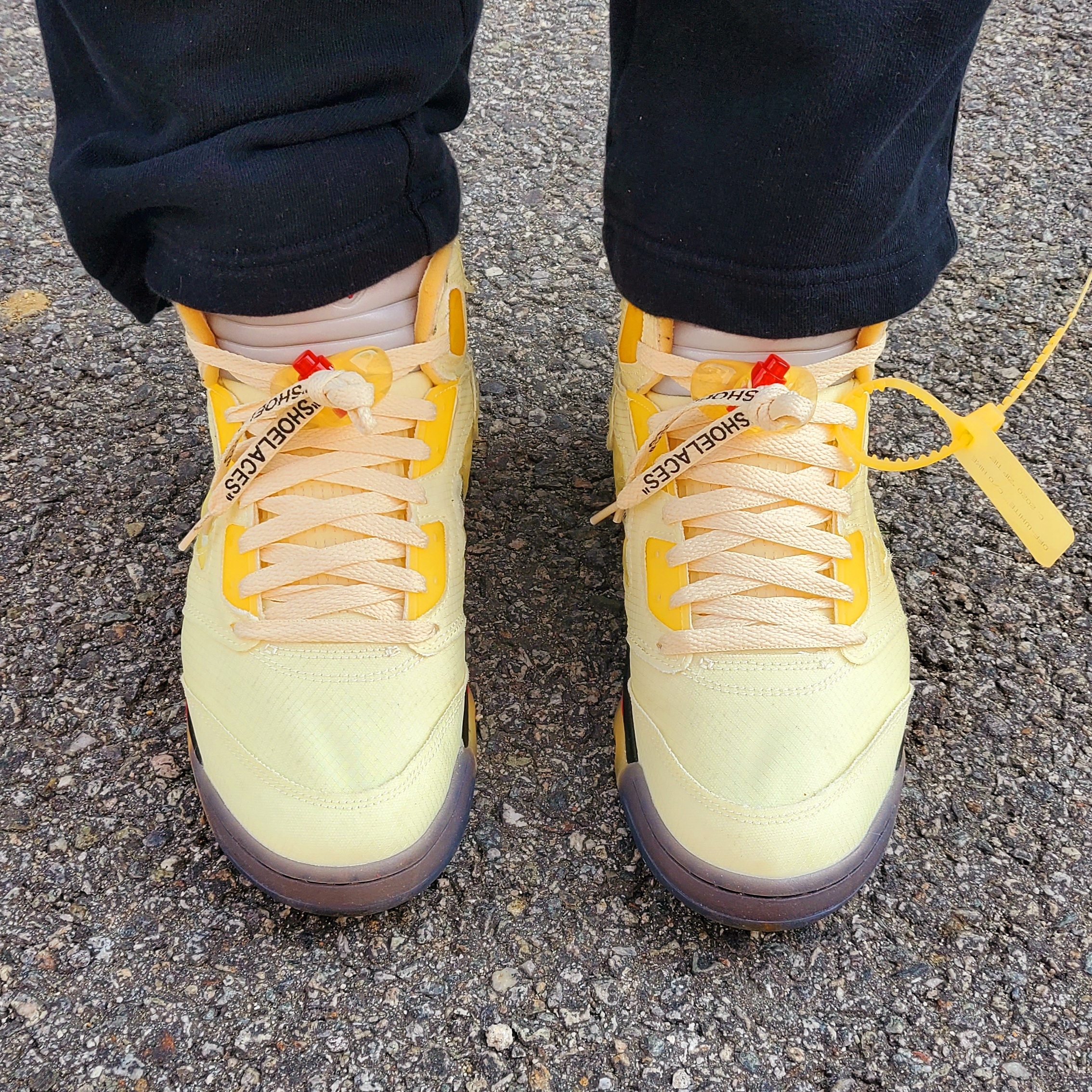 Jordan 5 x Off-White Retro SP Sail Fire Red 착용 스타일 - 4