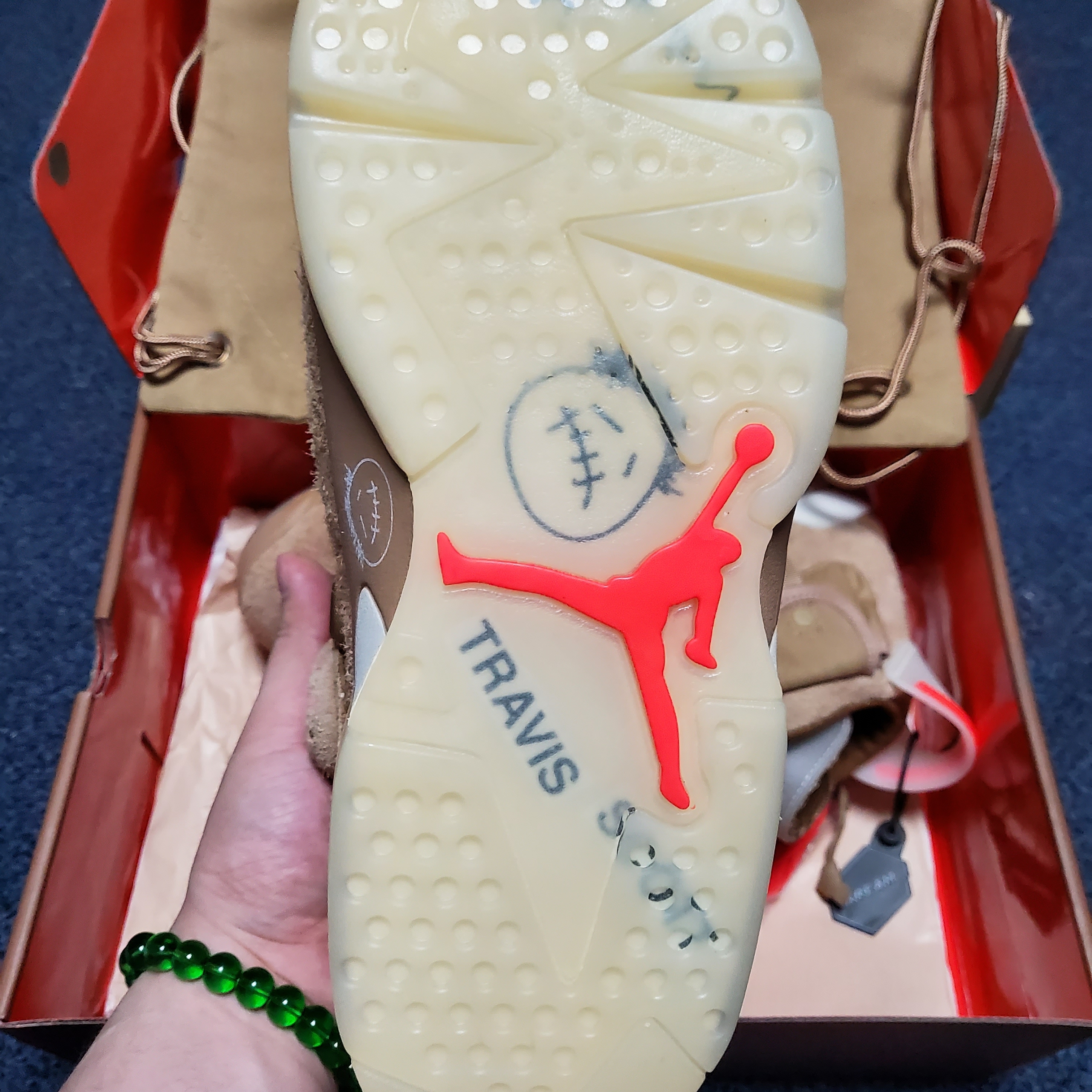 Jordan 6 x Travis Scott Retro SP British Khaki 착용 스타일 - 2