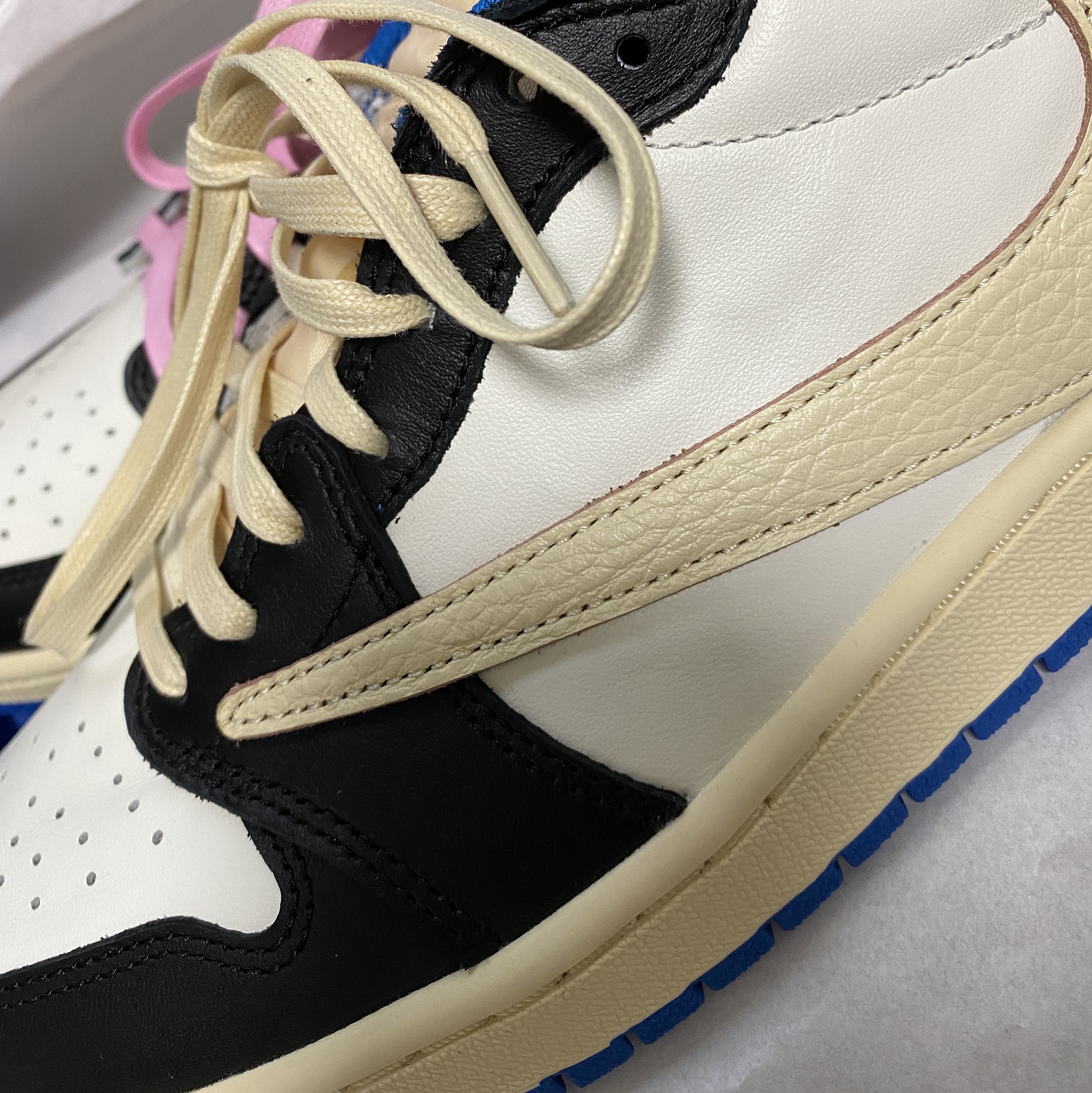 Jordan 1 x Travis Scott x Fragment Retro Low OG SP Military Blue 착용 스타일
