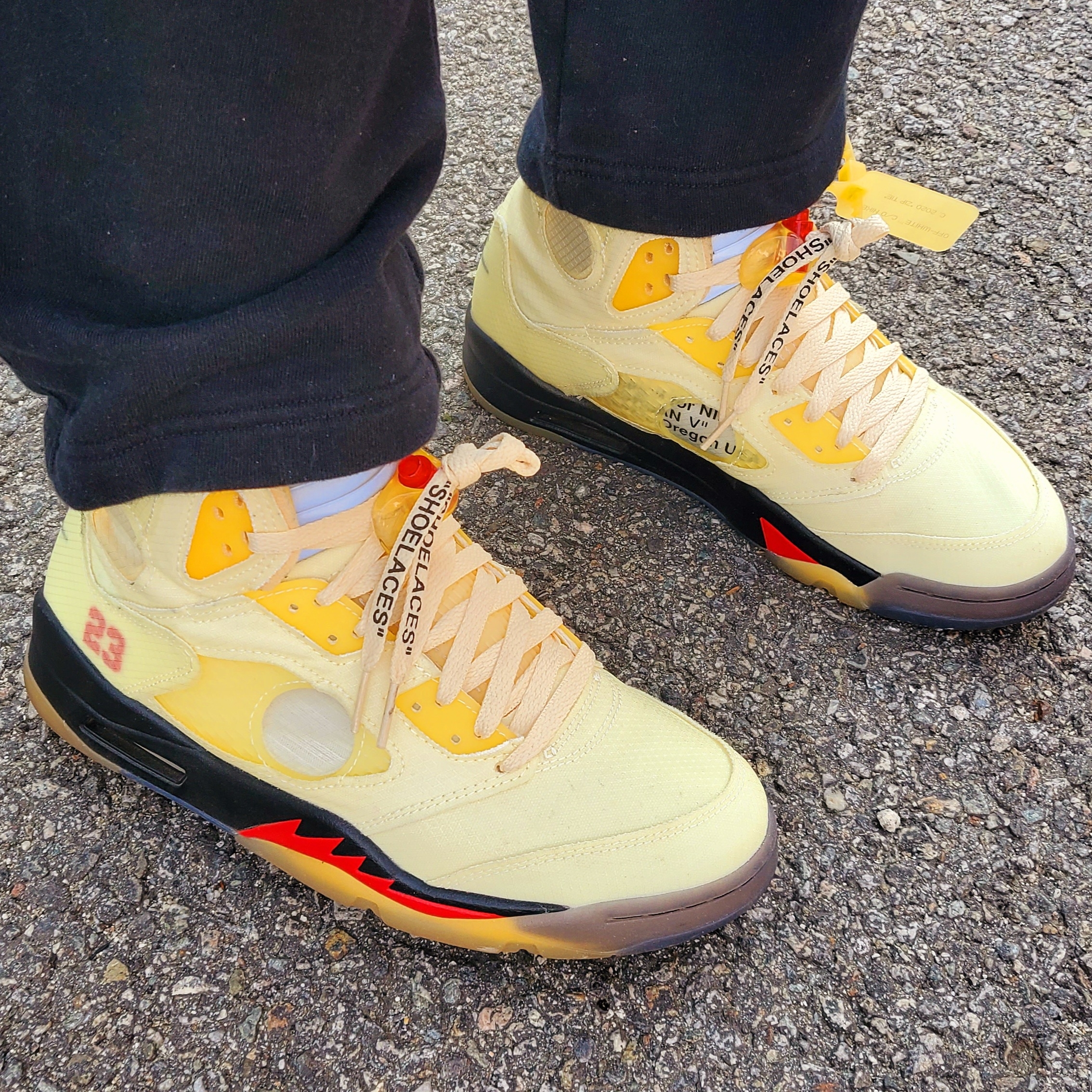 Jordan 5 x Off-White Retro SP Sail Fire Red 착용 스타일 - 1