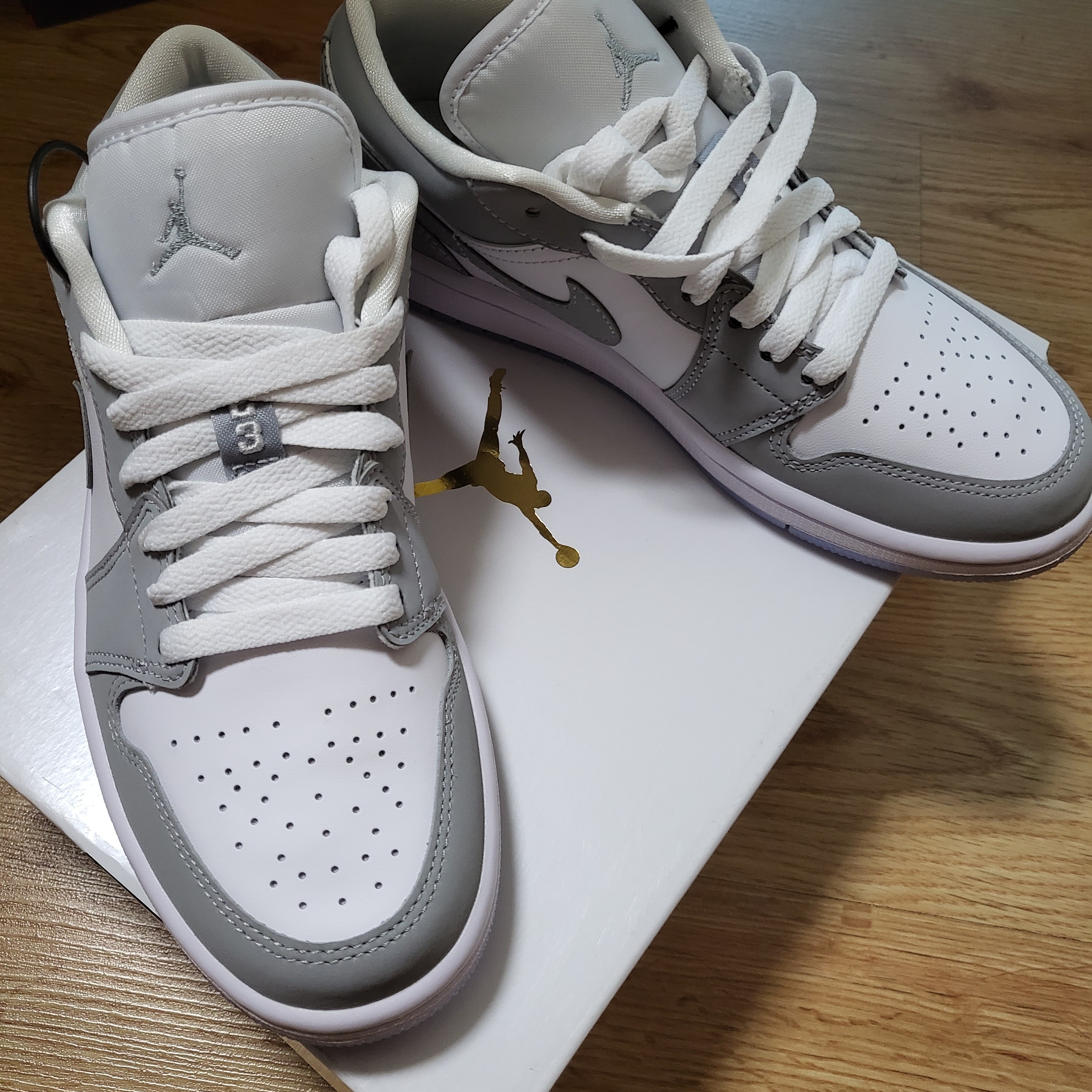 (W) Jordan 1 Low White Wolf Grey 착용 스타일 - 2