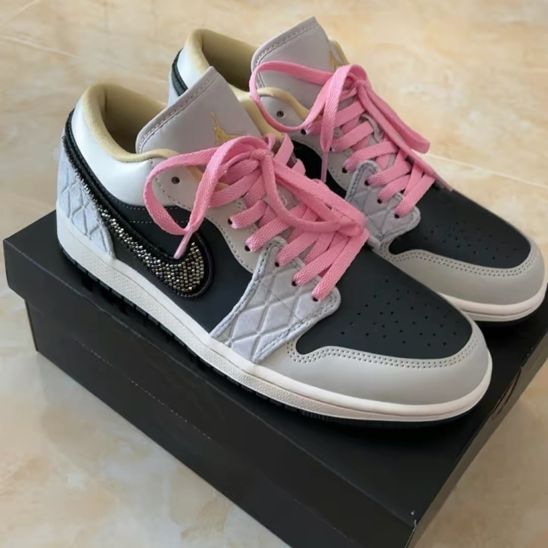 Jordan 1 Low SE Beaded Swoosh 착용 스타일 - 1