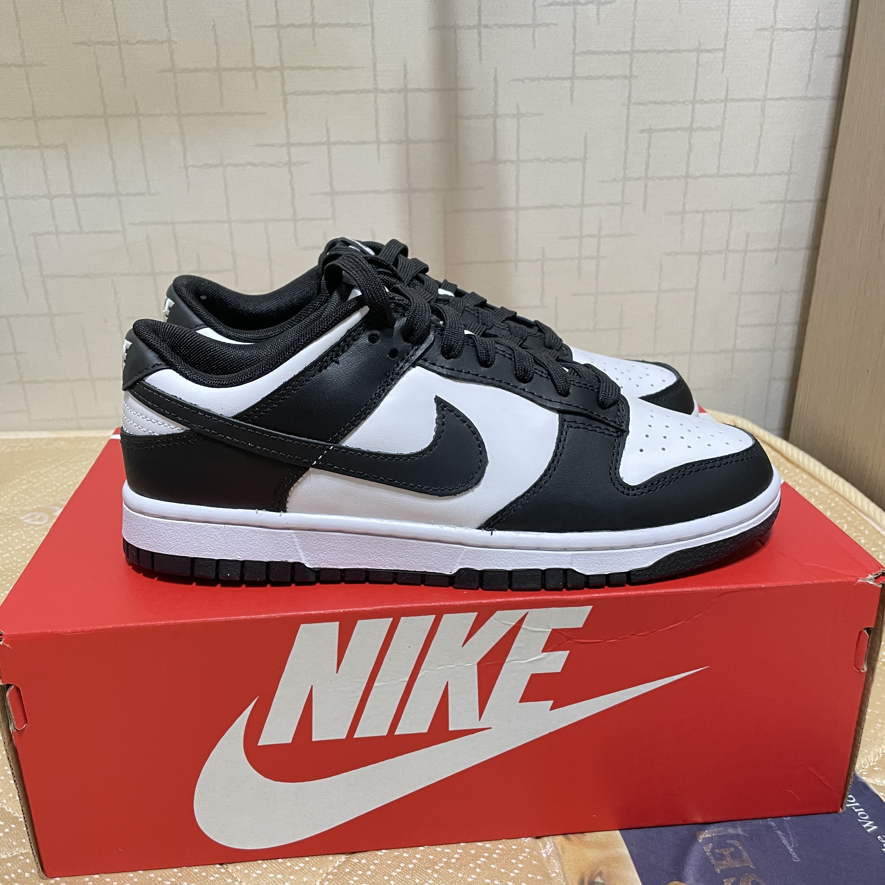 Nike Dunk Low Retro Black 착용 스타일 - 2