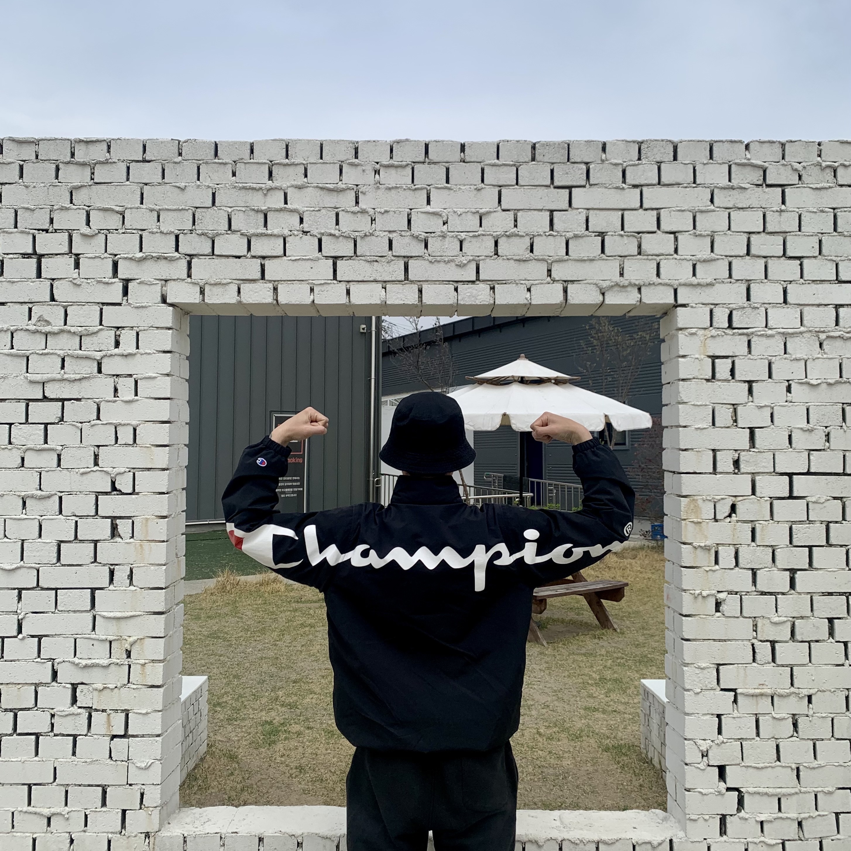 Supreme Champion Track Jacket Black - 18SS, Nike Futura Washed Bucket Hat Black 착용 스타일