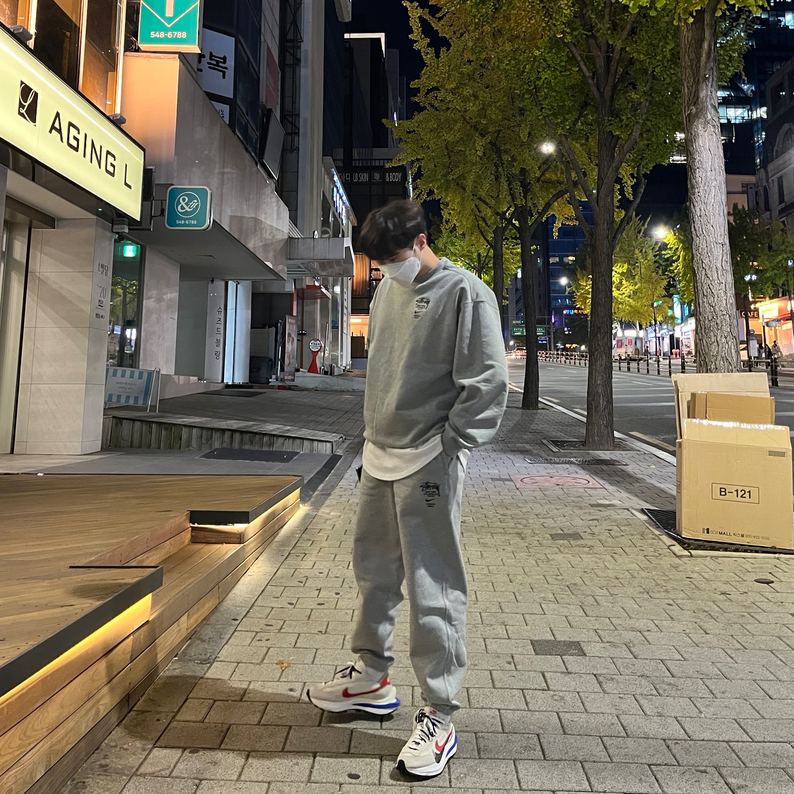 Nike x Sacai VaporWaffle Royal Fuchsia, Nike x Stussy NRG ZR Fleece Crewneck Heather Grey - US/EU 착용 스타일