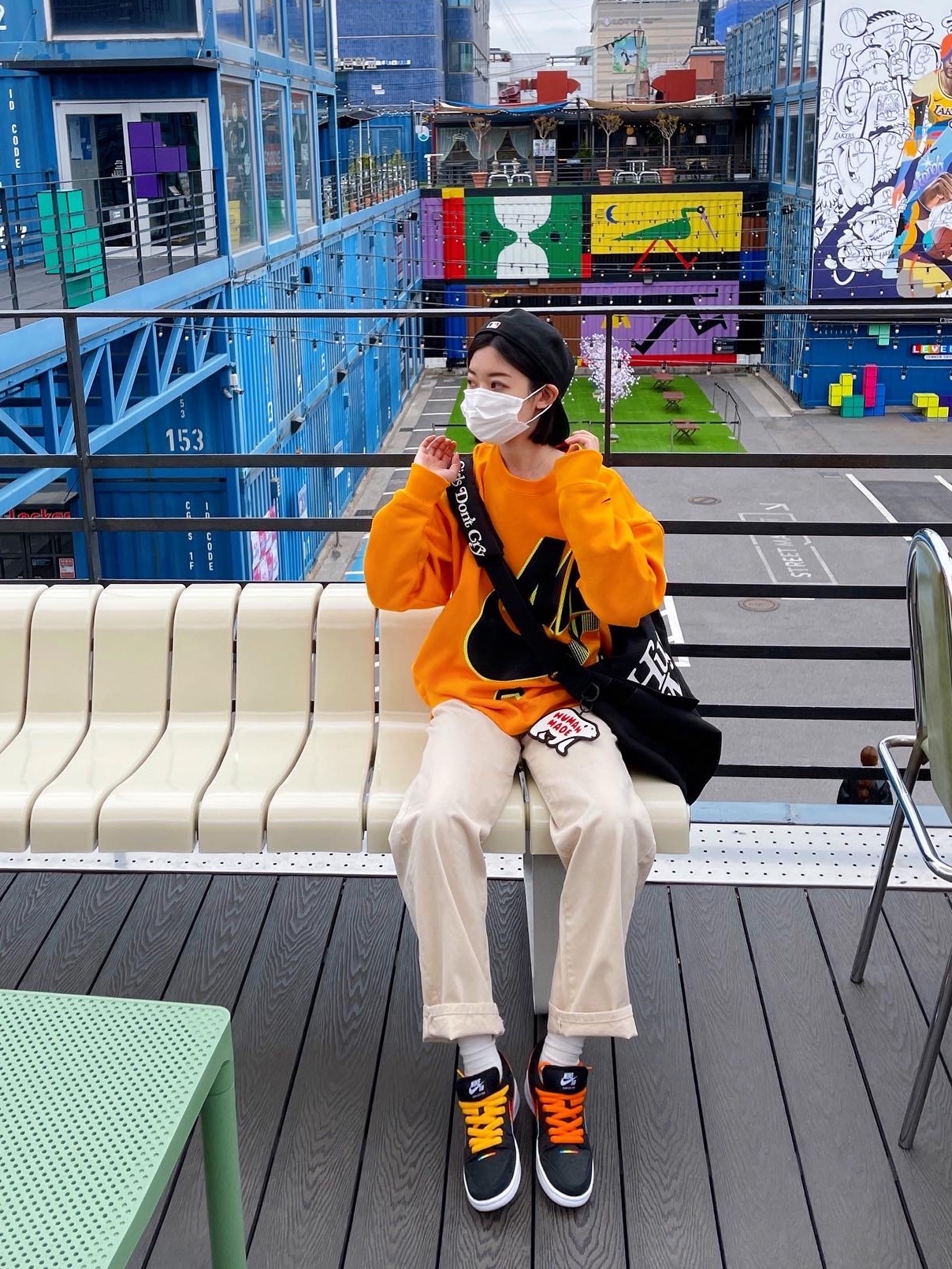 Nike x Kim Jones Fleece Crew Circuit Orange - Asia, Essentials x New Era Sized Cap Black 착용 스타일 - 1