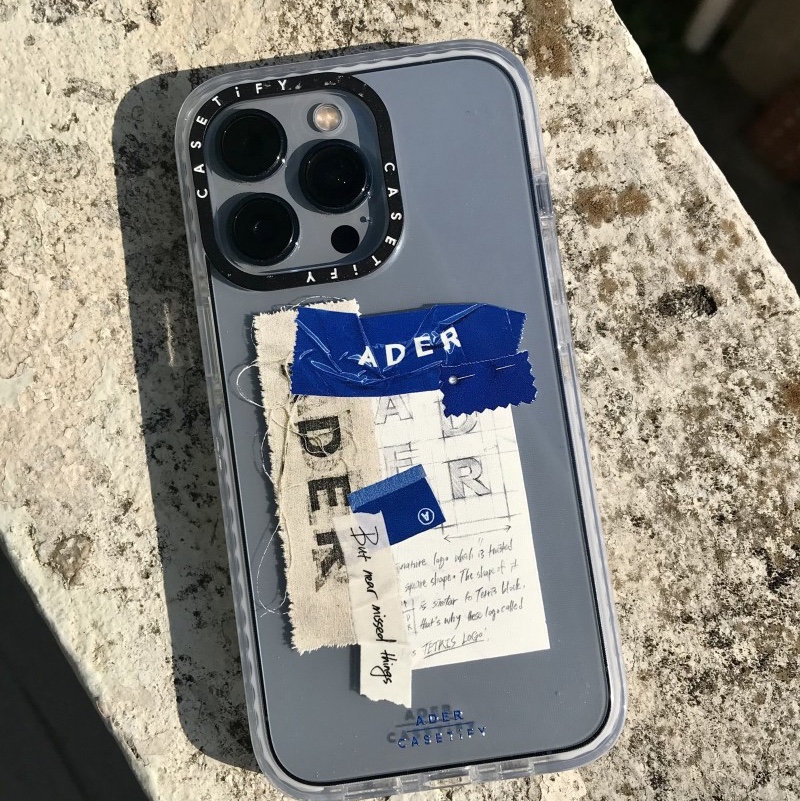 Casetify x Ader Error Sketch Impact iPhone Case 착용 스타일 - 1