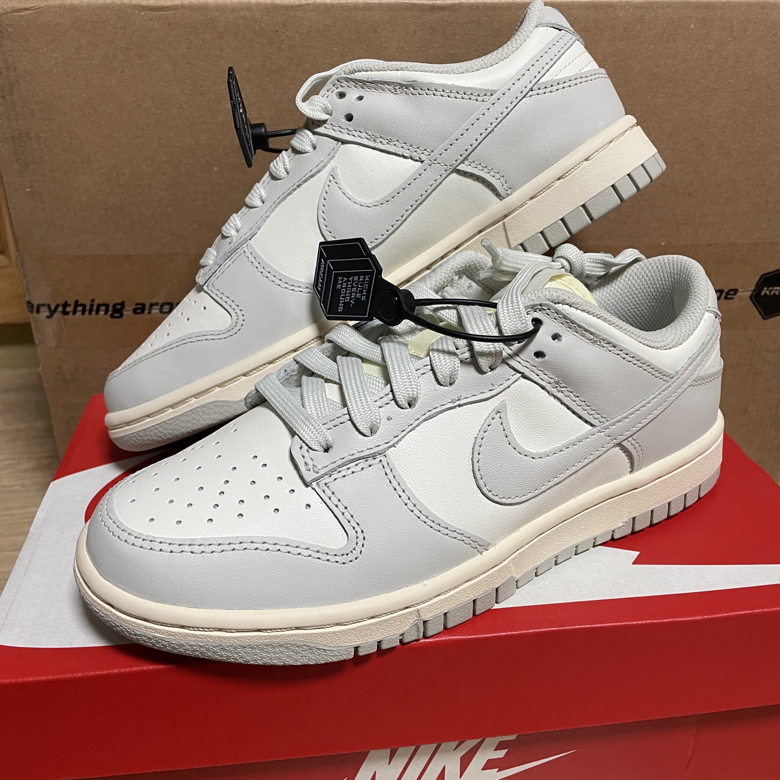 (W) Nike Dunk Low Light Bone 착용 스타일 - 1