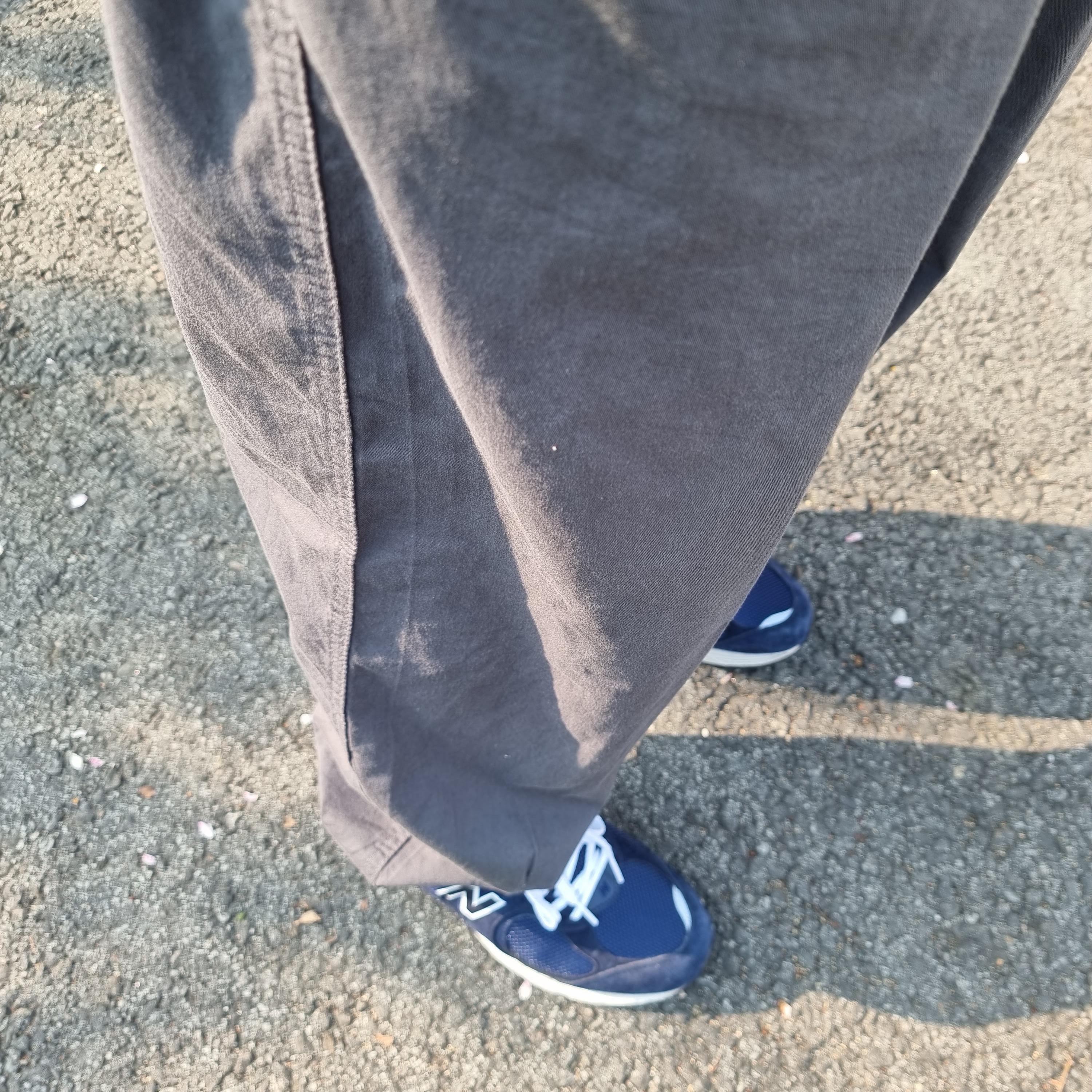 New Balance 2002R Navy 착용 스타일 - 3