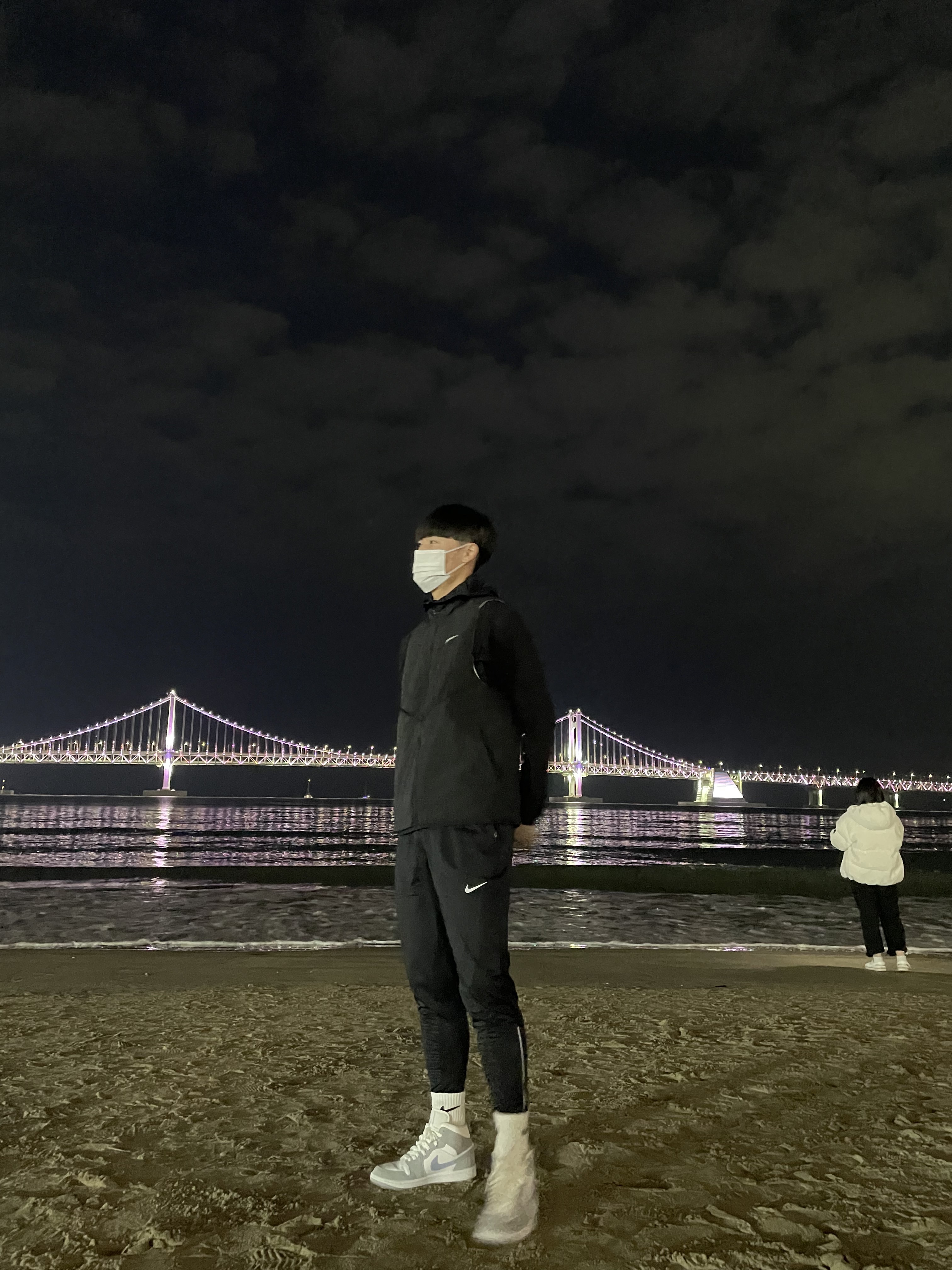 (W) Jordan 1 Mid Wolf Grey, Nike Windrunner Running Jacket Black - Asia 착용 스타일 - 2