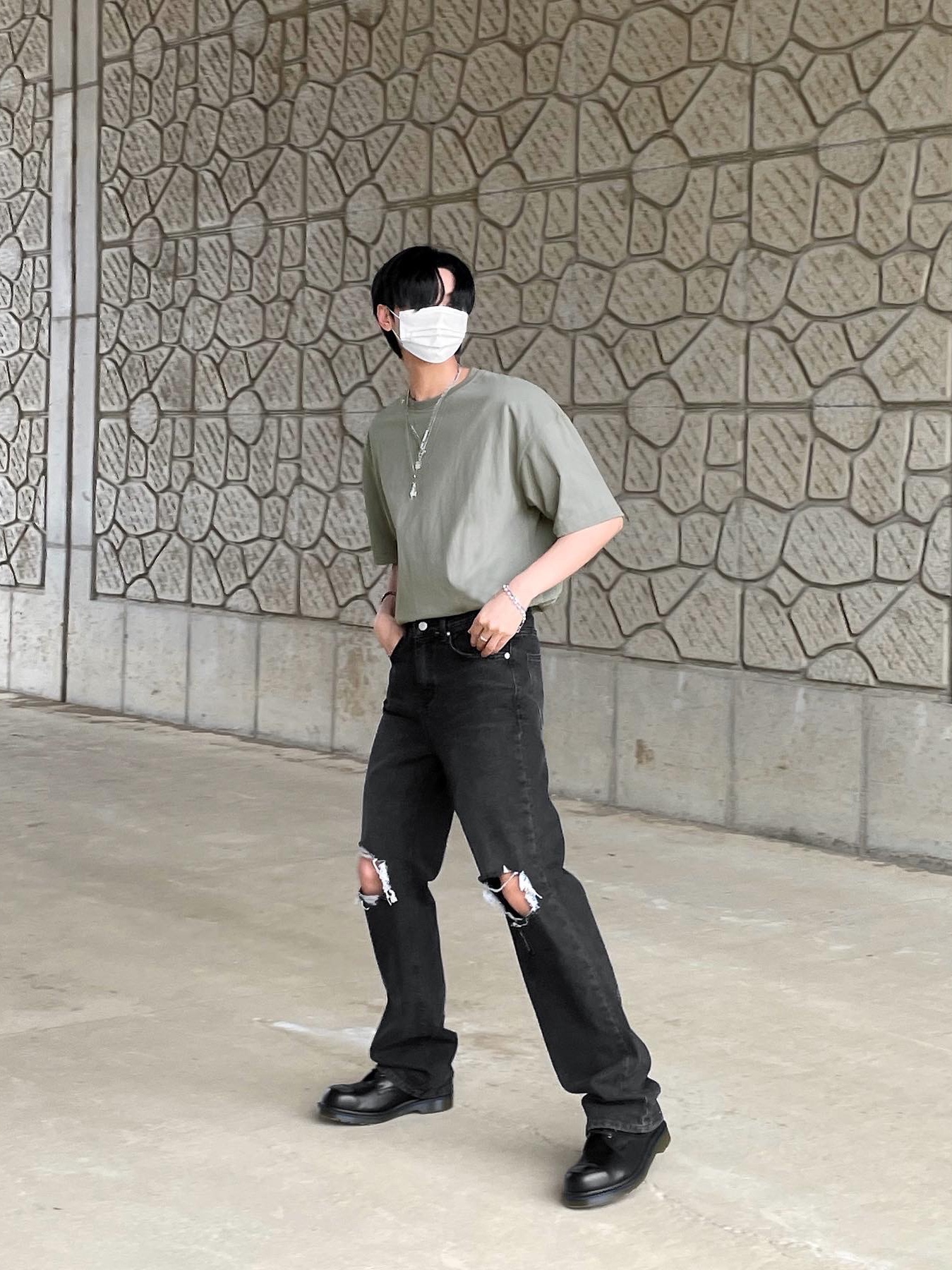 Dr. Martens x Raf Simons Keaton II Steel Toe Black 착용 스타일 - 3