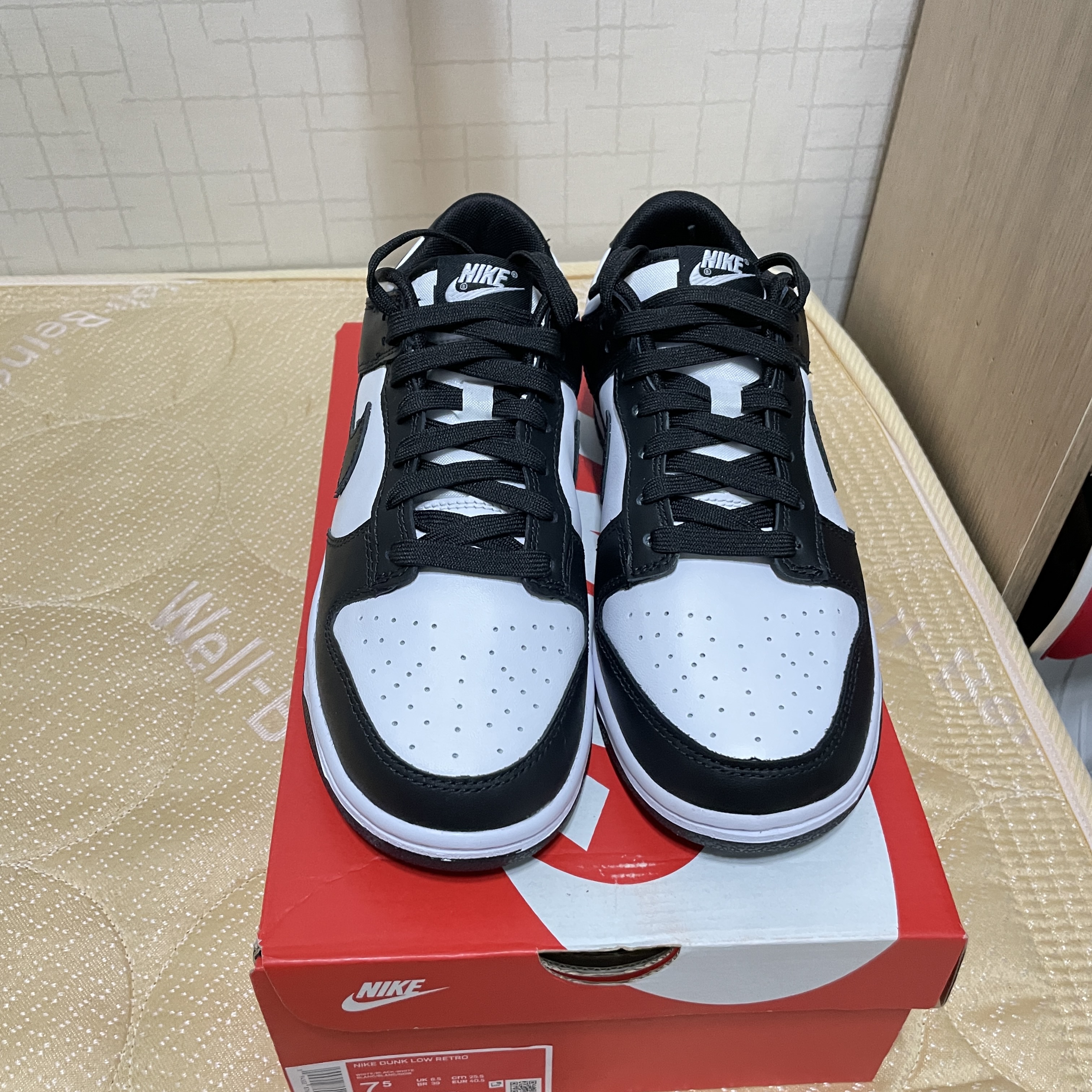Nike Dunk Low Retro Black 착용 스타일 - 1