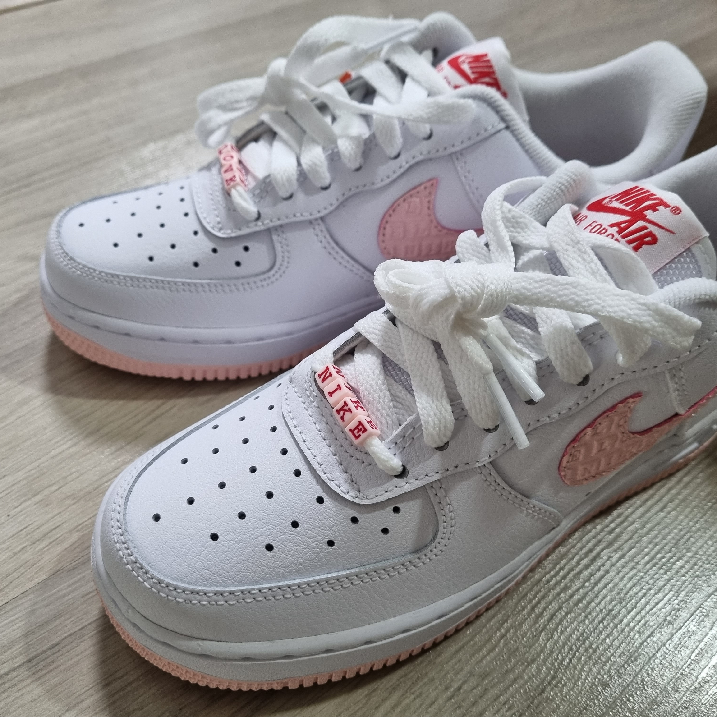 (W) Nike Air Force 1 '07 Valentine Day 2022 착용 스타일