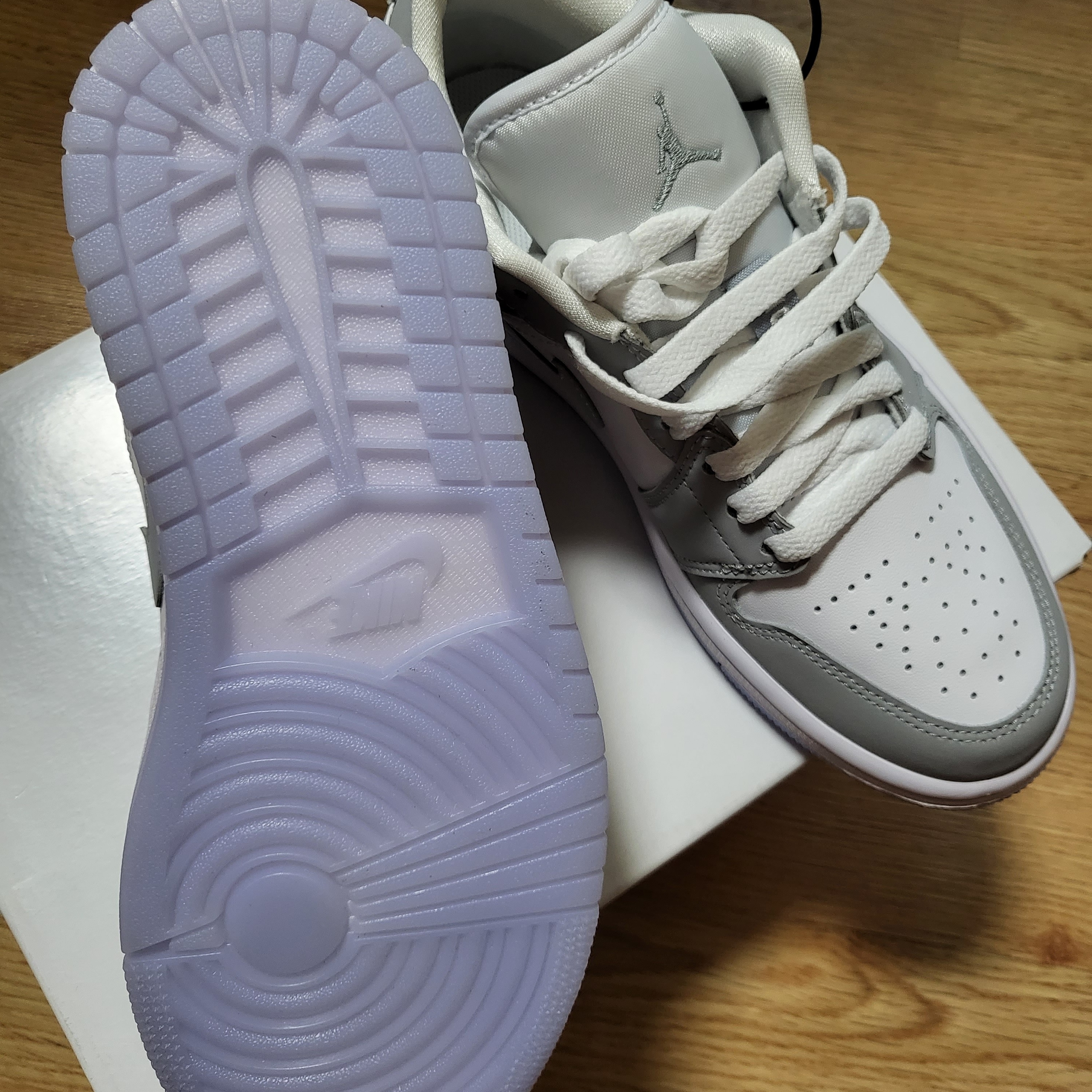 (W) Jordan 1 Low White Wolf Grey 착용 스타일 - 3