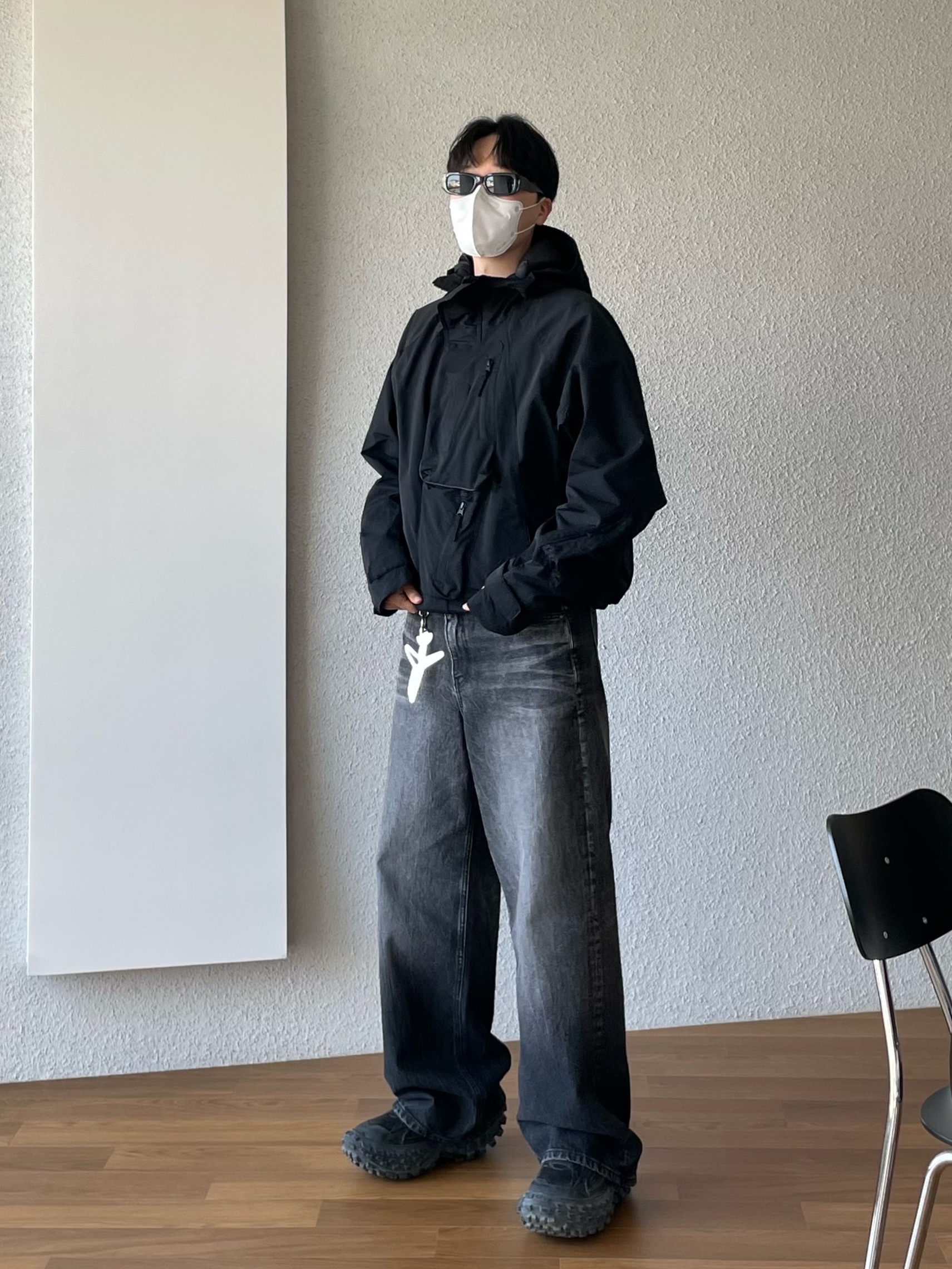 Balenciaga Defender Sneakers Black 착용 스타일 - 1
