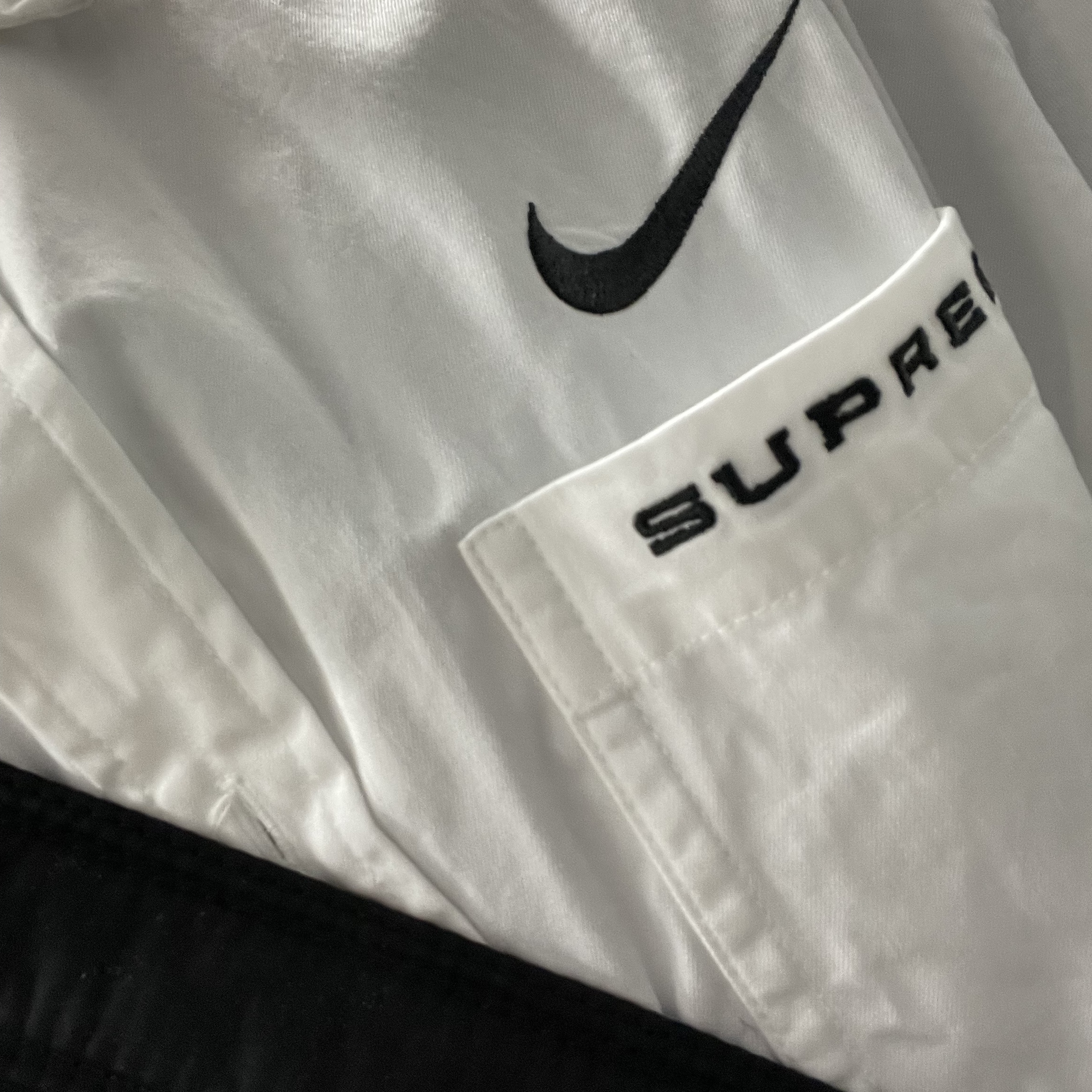 Jordan 1 x Travis Scott x Fragment Retro Low OG SP Military Blue, Supreme x Nike Cotton Twill Shirt White - 21SS 착용 스타일 - 3