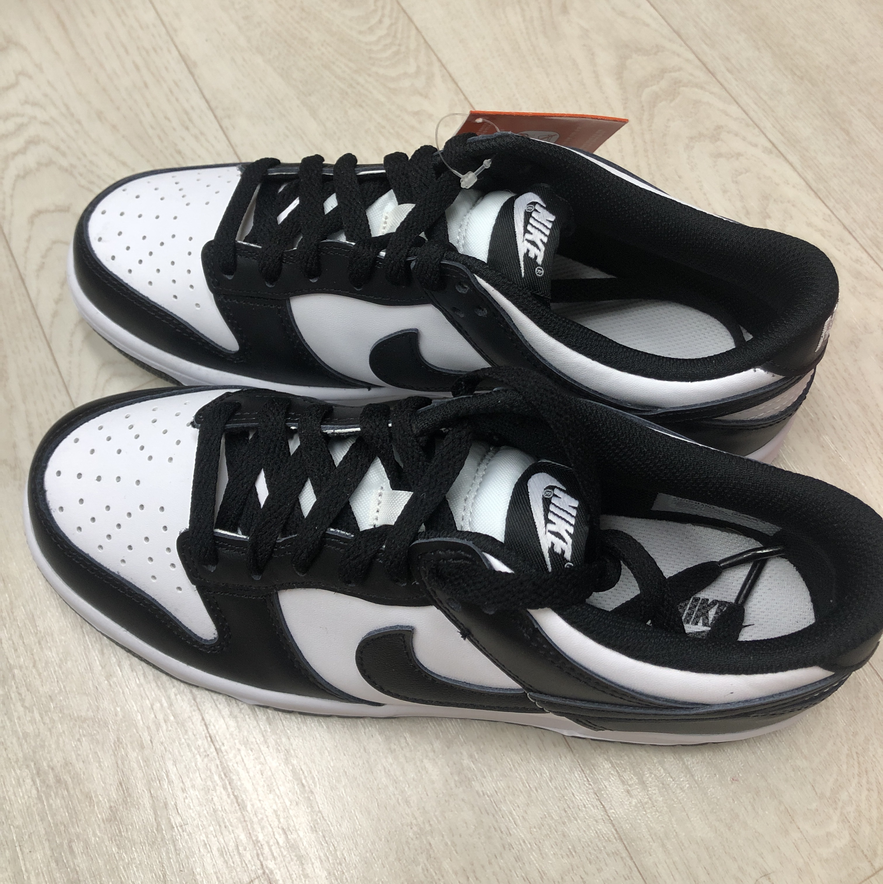 (GS) Nike Dunk Low Black 착용 스타일 - 1