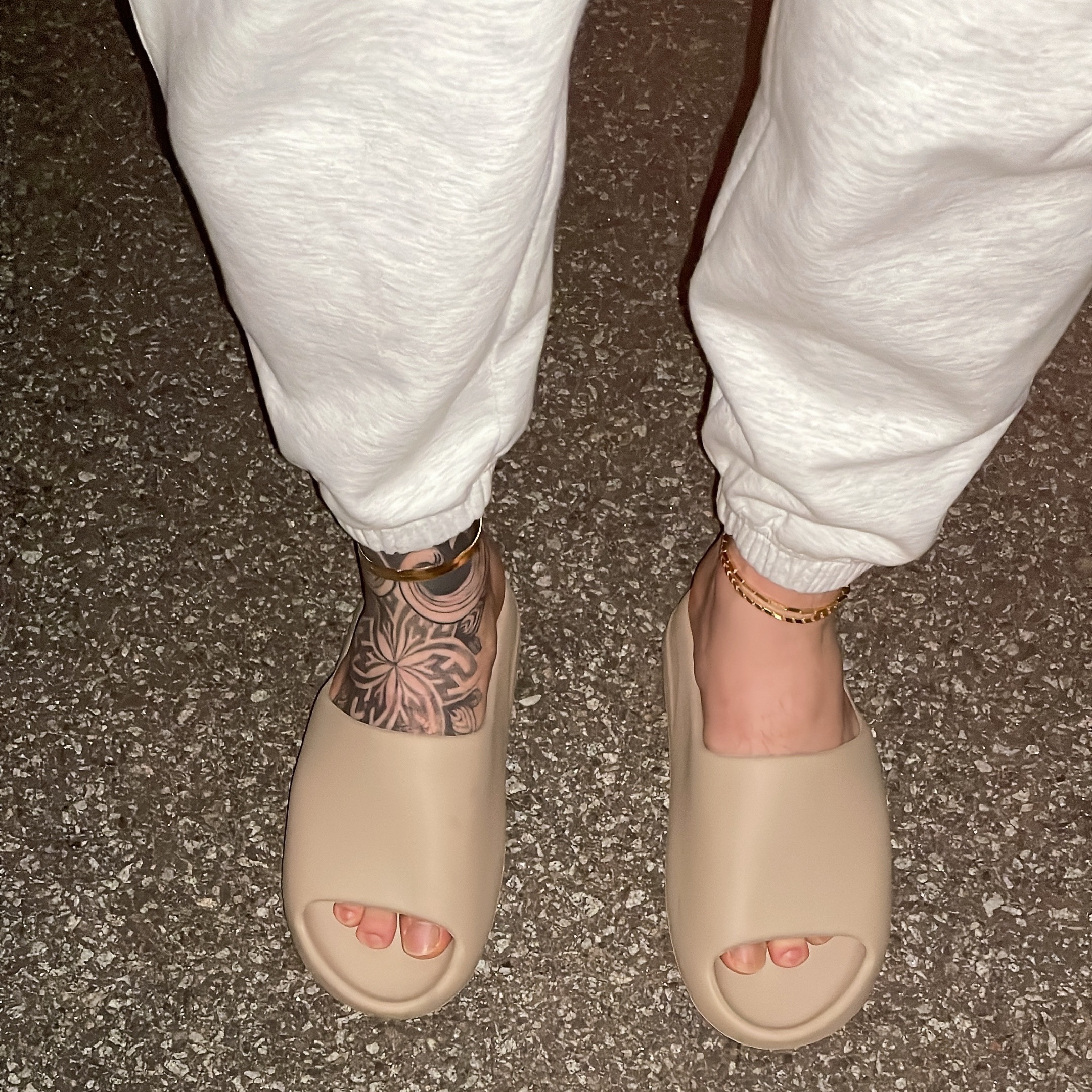Adidas Yeezy Slide Pure - Re-Release Ver. 착용 스타일