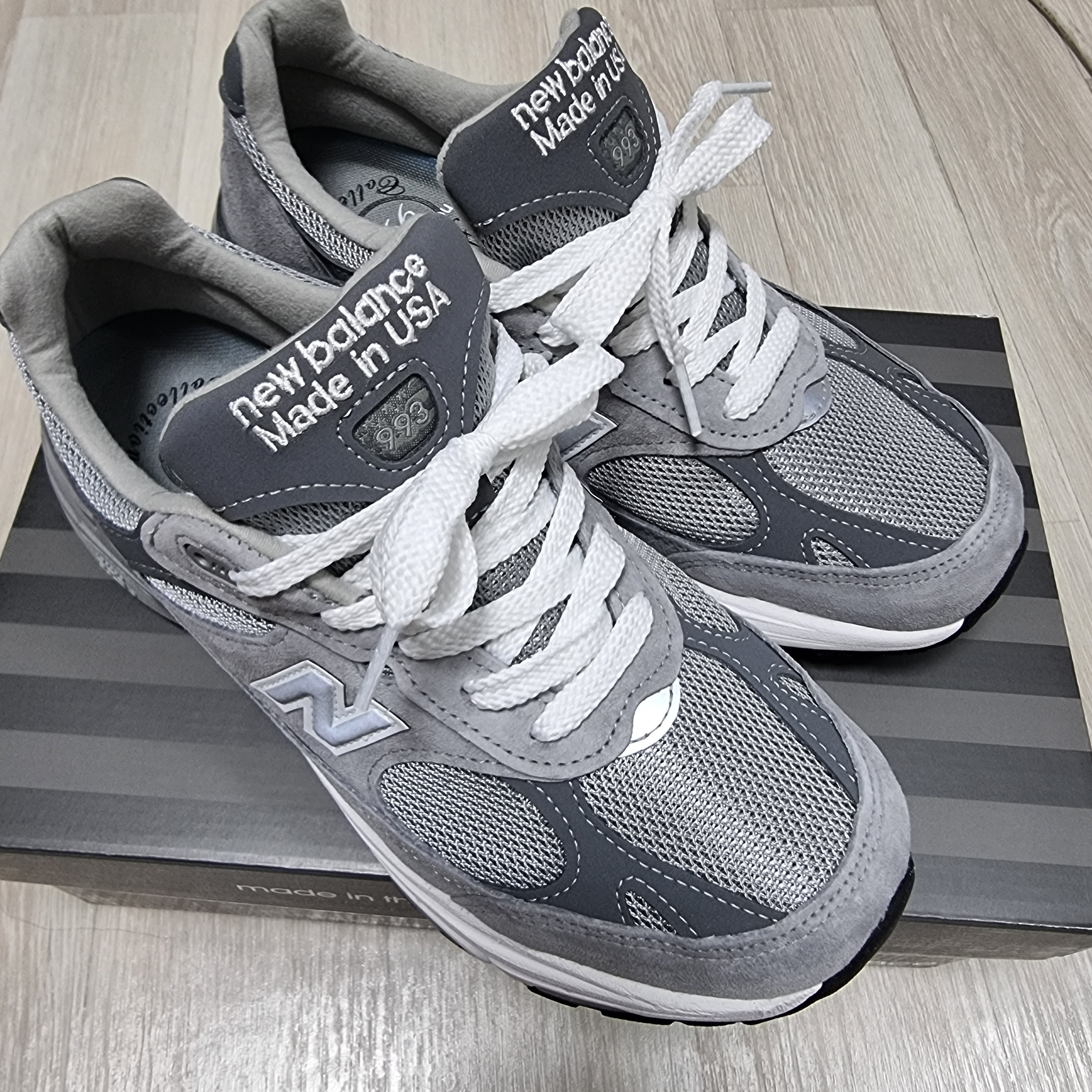 (W) New Balance 993 Made in USA Grey - D Wide 착용 스타일 - 2