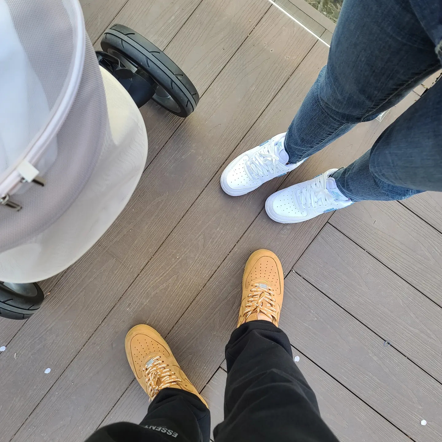 Nike x Supreme Air Force 1 Low Flax, (W) Nike Air Force 1 '07 Essential Paisley Swoosh White Worn Blue 착용 스타일