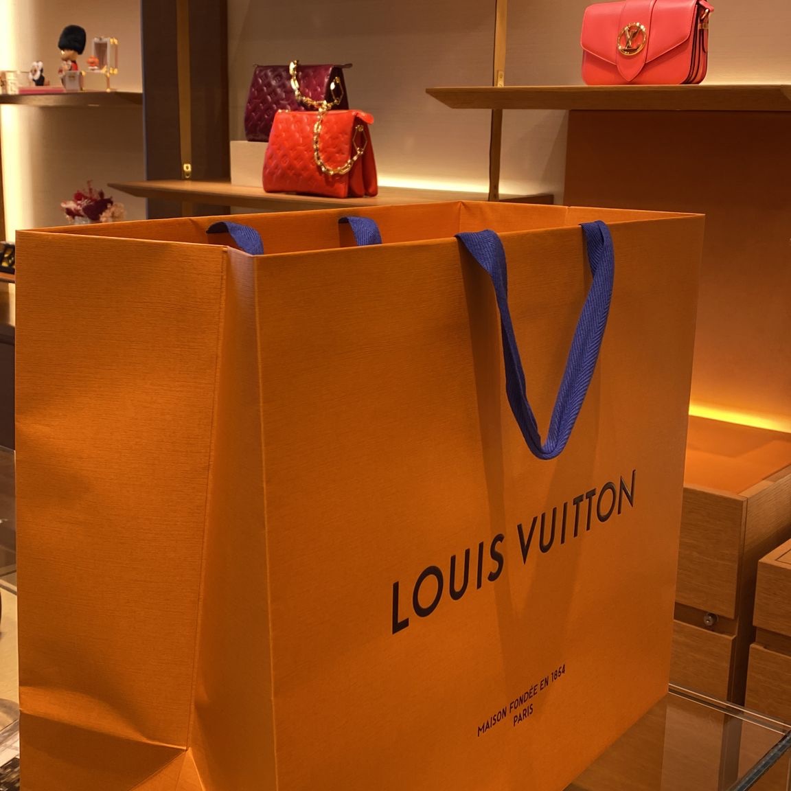 Louis Vuitton Neonoe MM Monogram Caramel, Cartier Tank Must Watch Small Quartz Steel Bracelet Steel 착용 스타일 - 2
