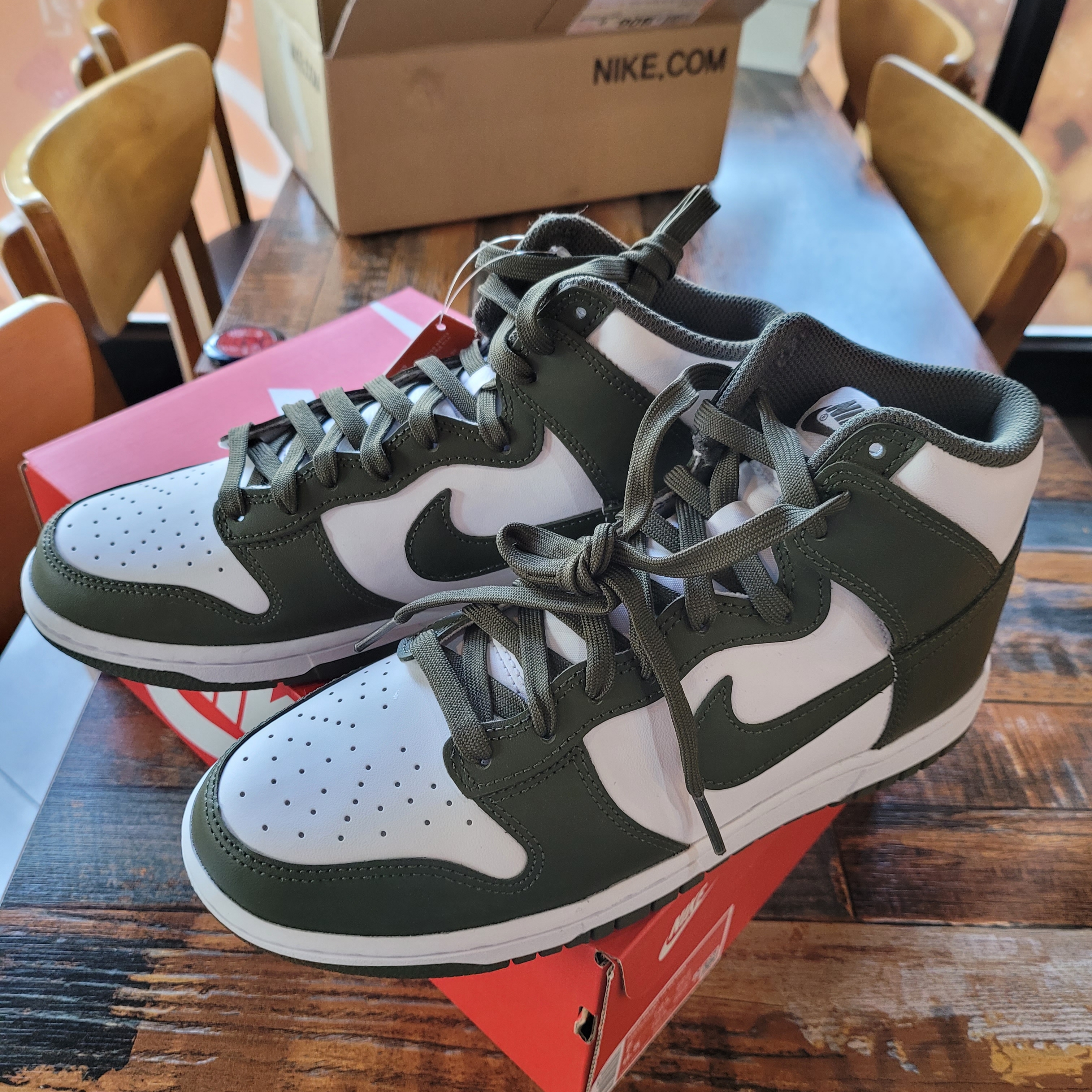 Nike Dunk High Retro Championship Khaki 착용 스타일