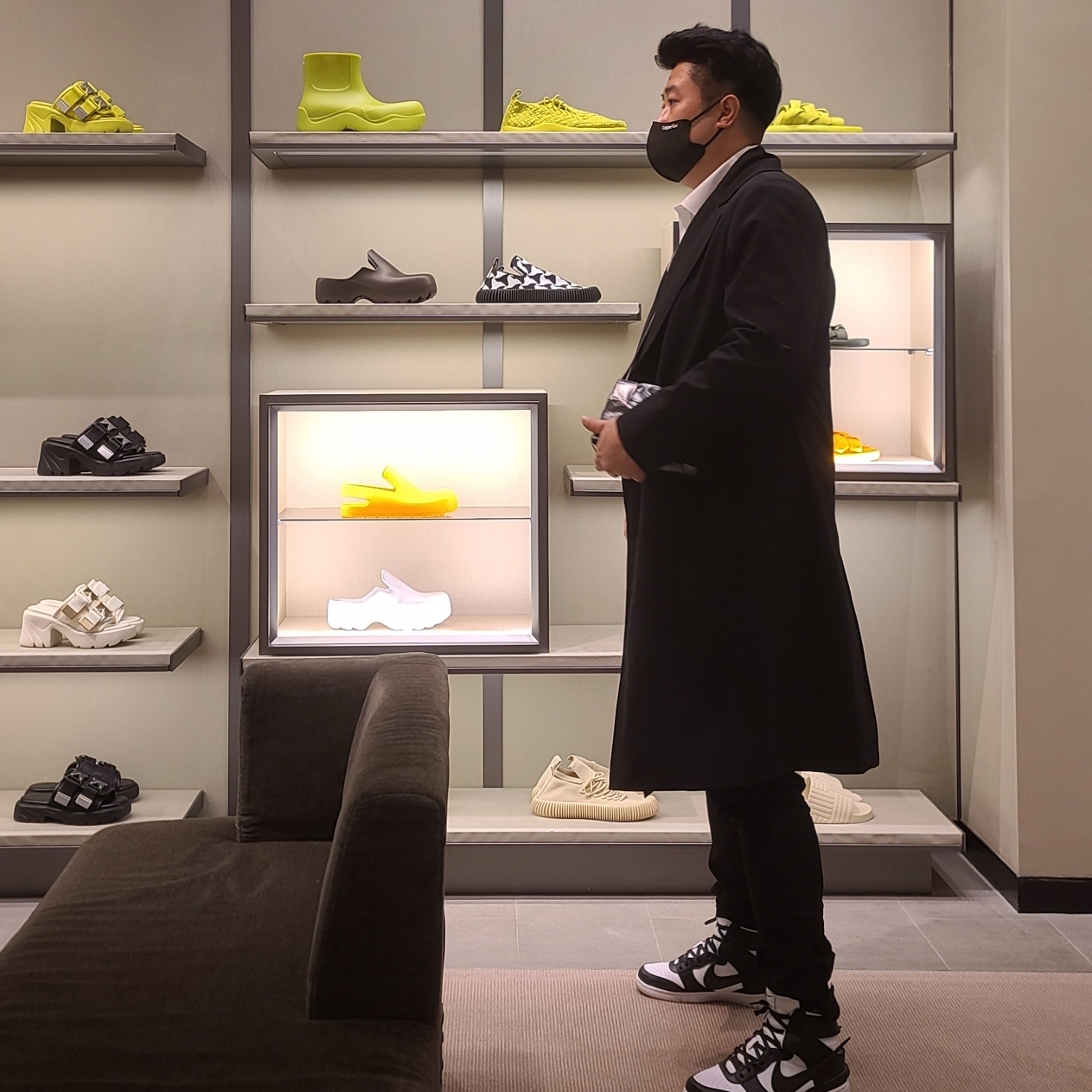Bottega Veneta Leather Cassette Black, Nike x Ambush Dunk High Black 착용 스타일