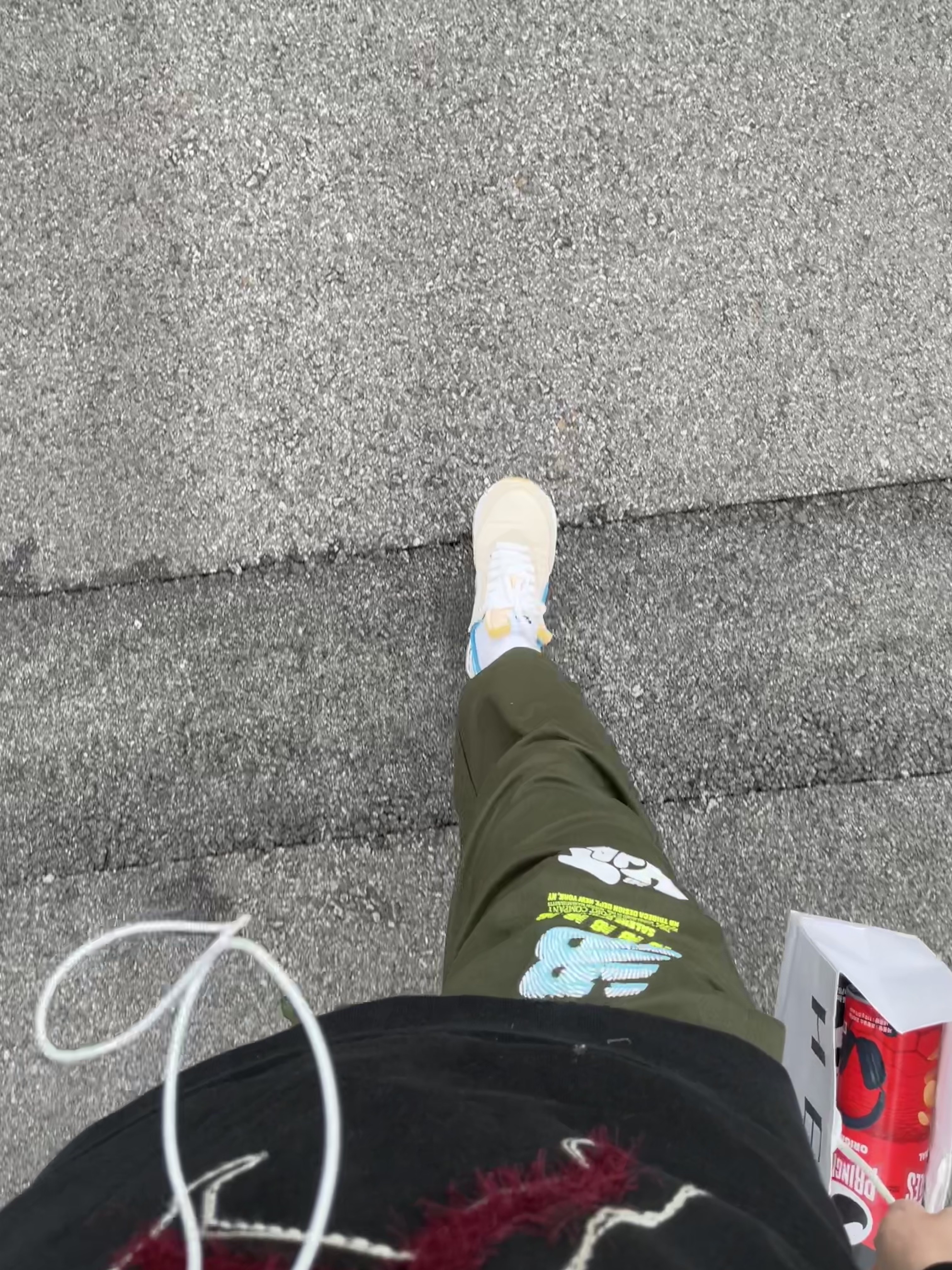 Nike Waffle Trainer 2 Pearl White Laser Blue, Jordan 1 Retro High OG Pollen 착용 스타일 - 1