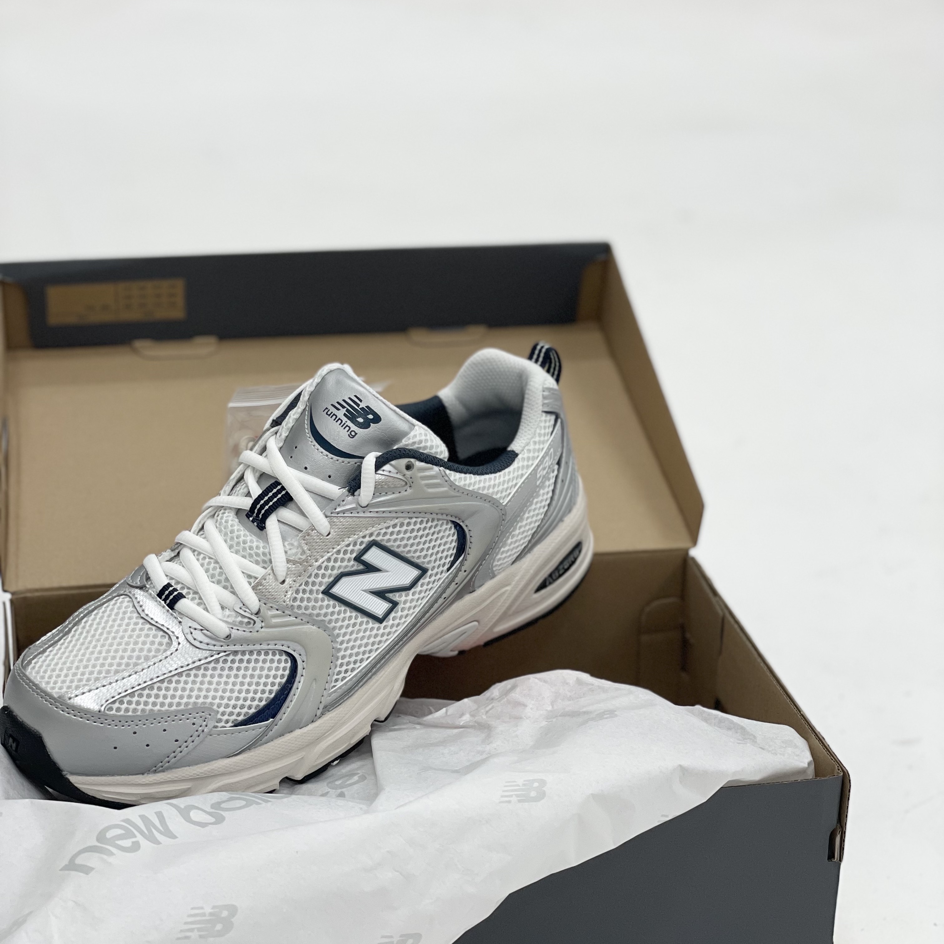 New Balance 530 Steel Grey 착용 스타일