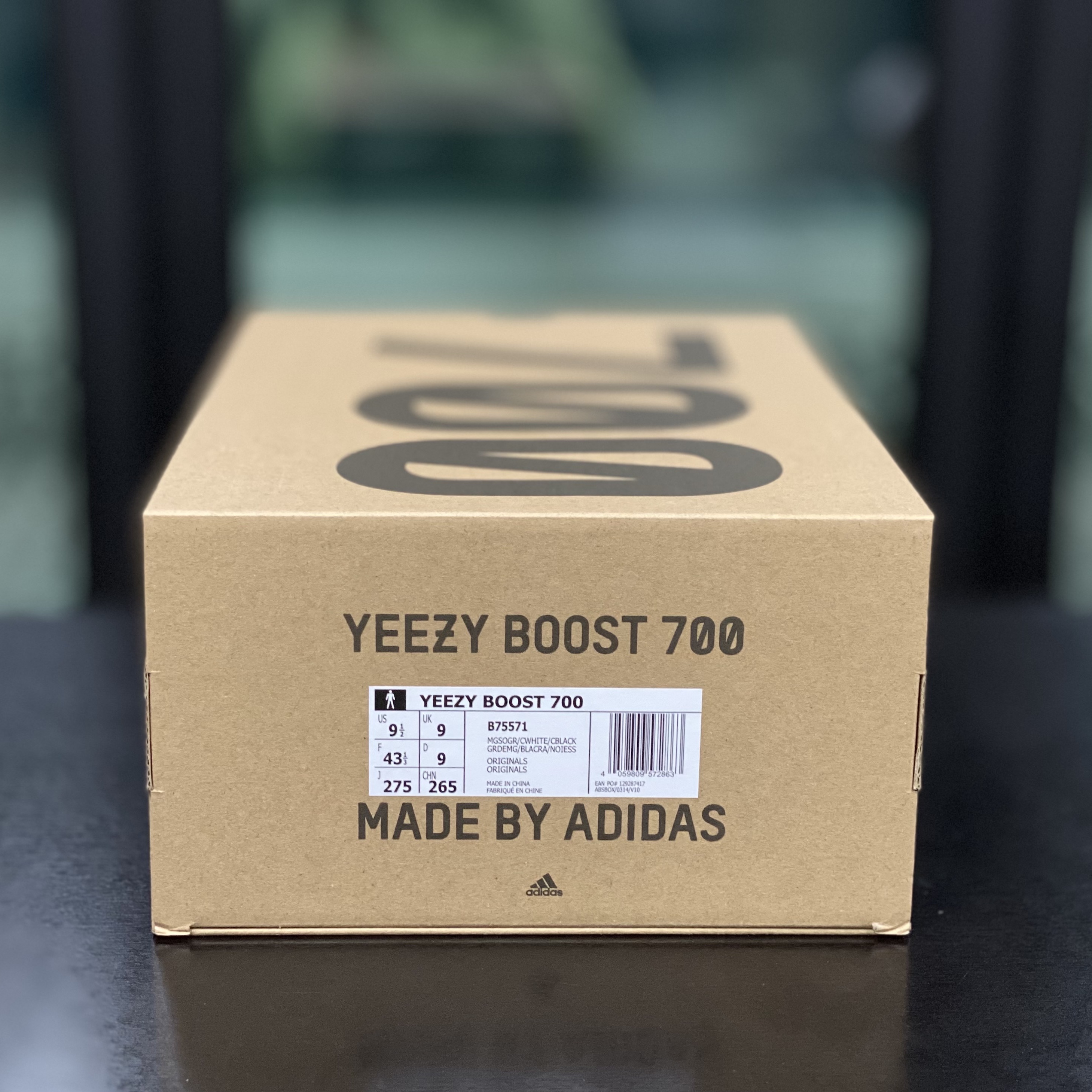 Adidas Yeezy Boost 700 Wave Runner Solid Grey 2021/2022 착용 스타일 - 4
