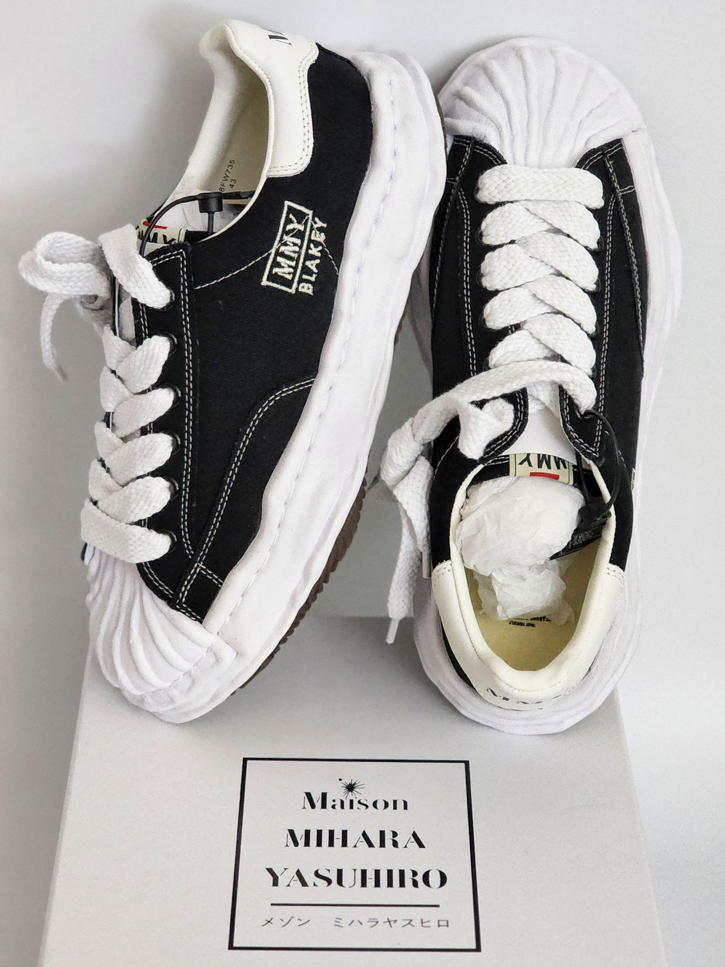 Maison Mihara Yasuhiro Blakey OG Sole Canvas Low-top Sneakers Black White 착용 스타일