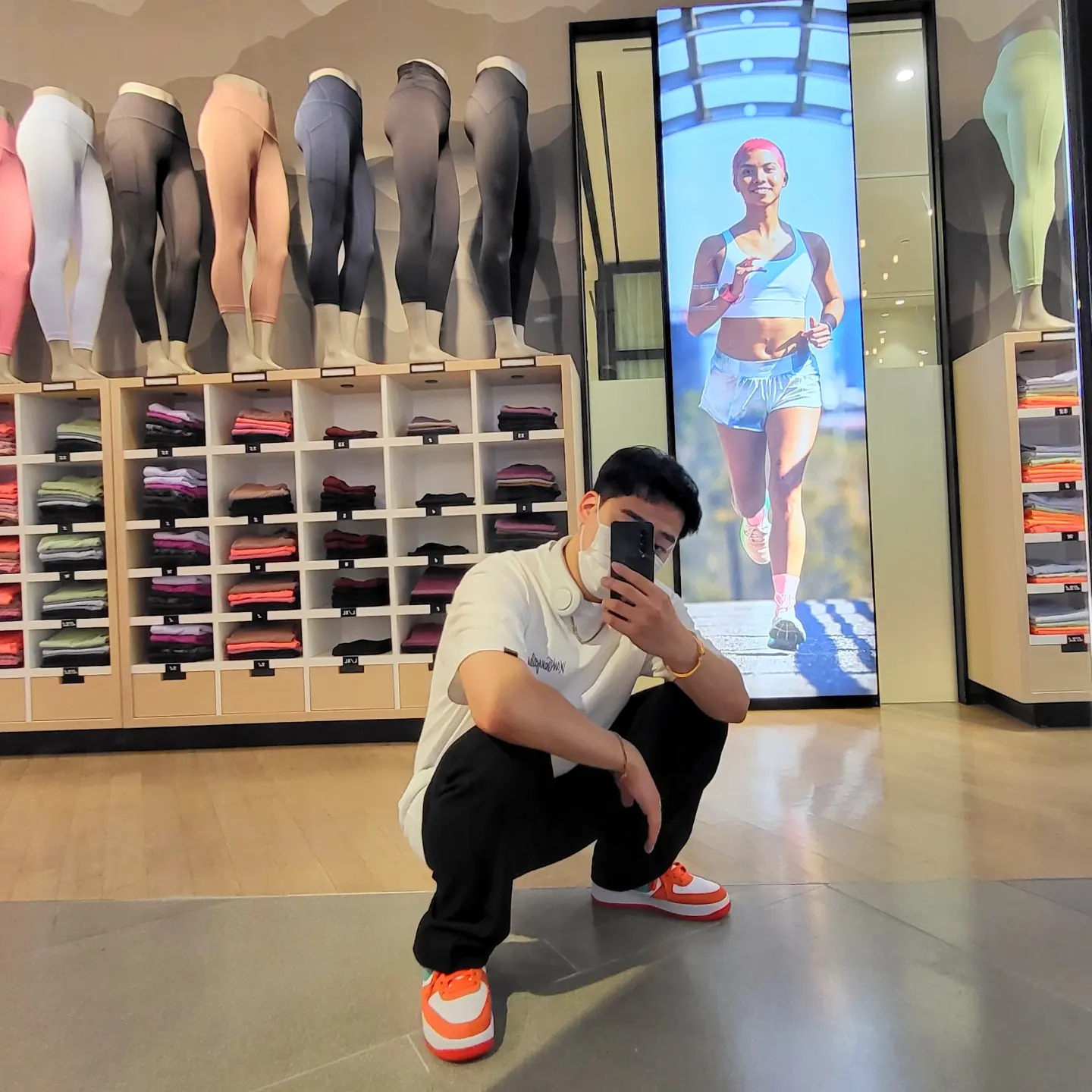 Nike Air Force 1 '07 LV8 Athletic Club Rush Orange Washed Teal 착용 스타일 - 1