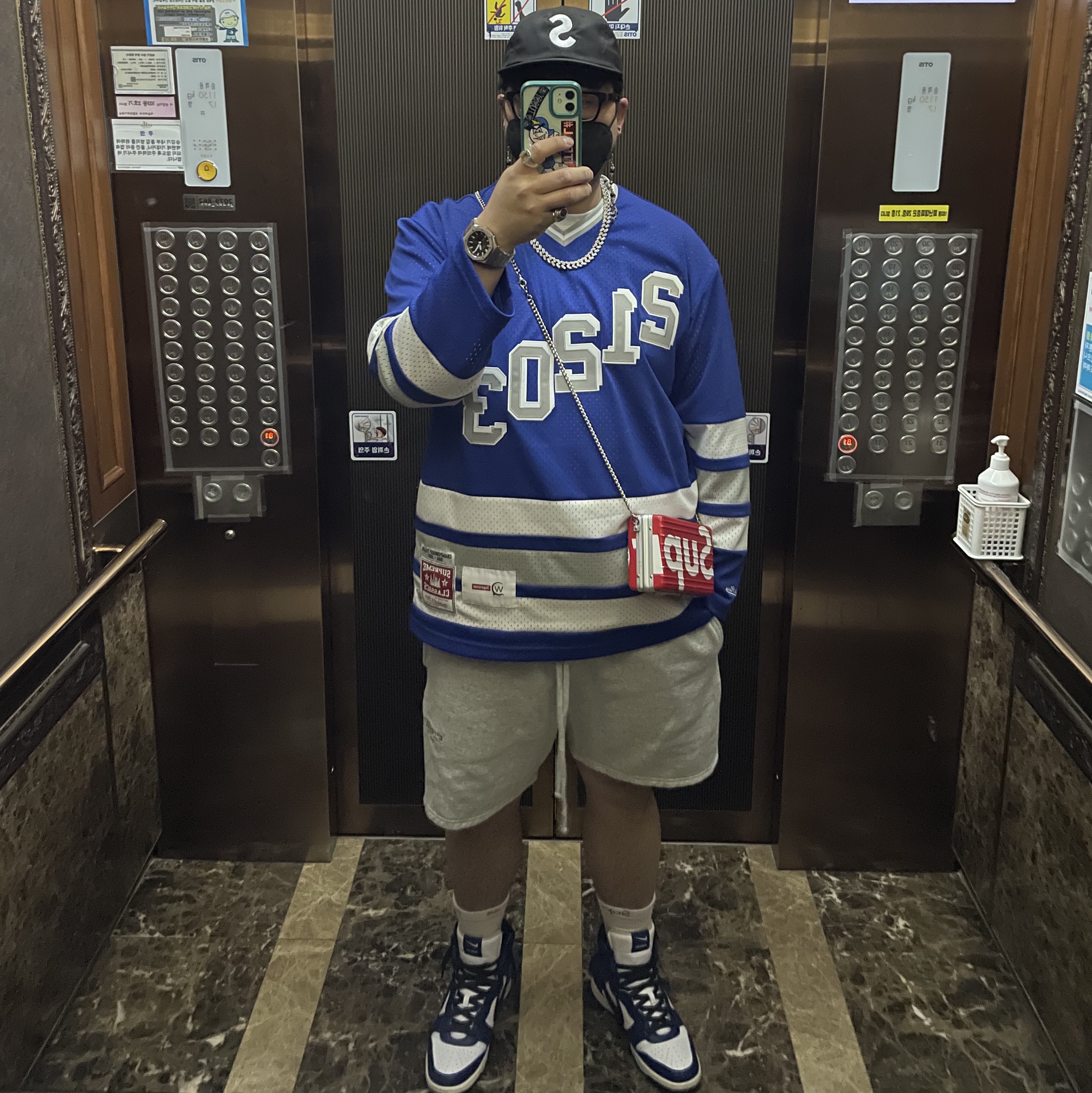 Nike x Ambush Dunk High Deep Royal Blue, Supreme x WTAPS Mitchell & Ness Hockey Jersey Blue - 21FW 착용 스타일 - 1