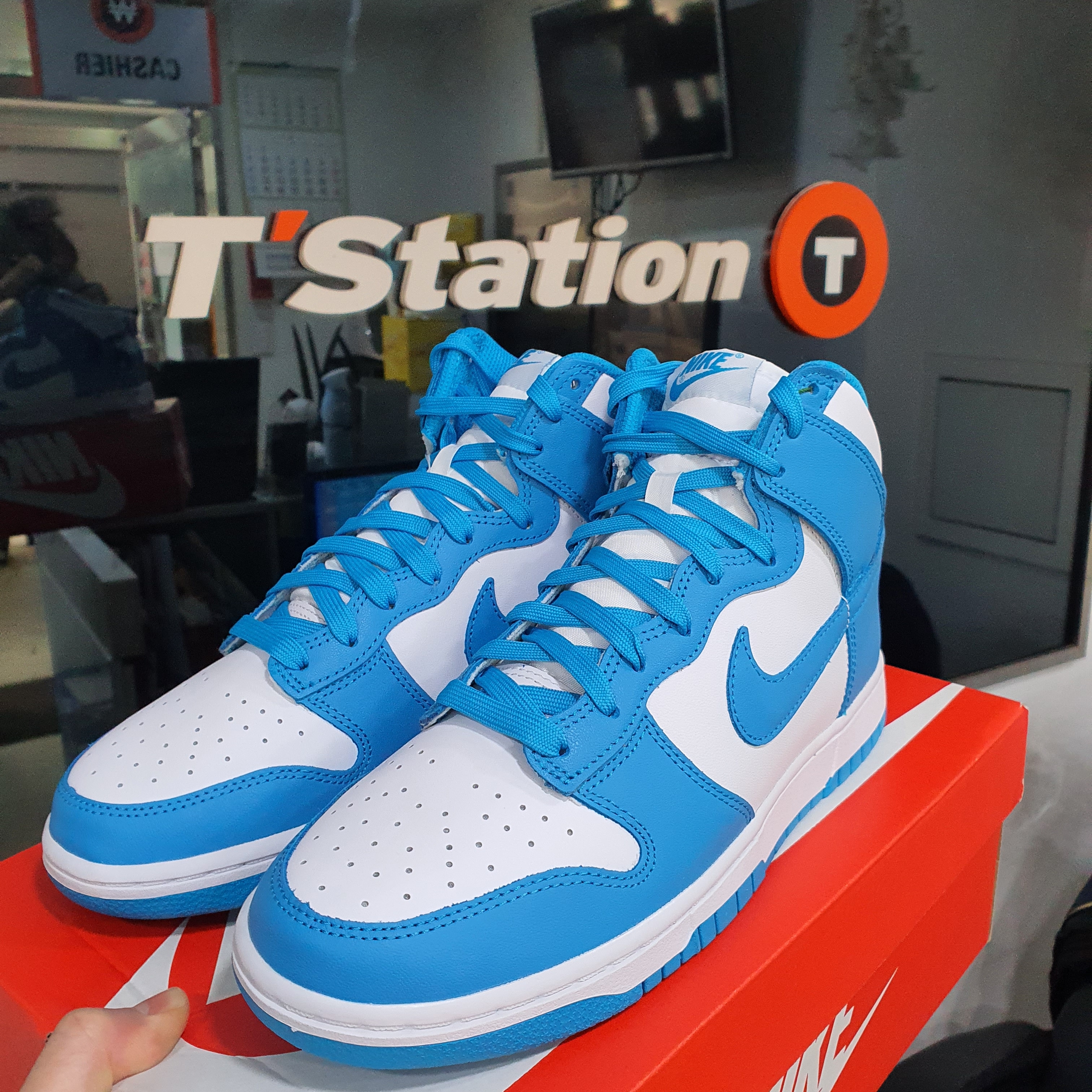 Nike Dunk High Retro Championship Blue 착용 스타일 - 1