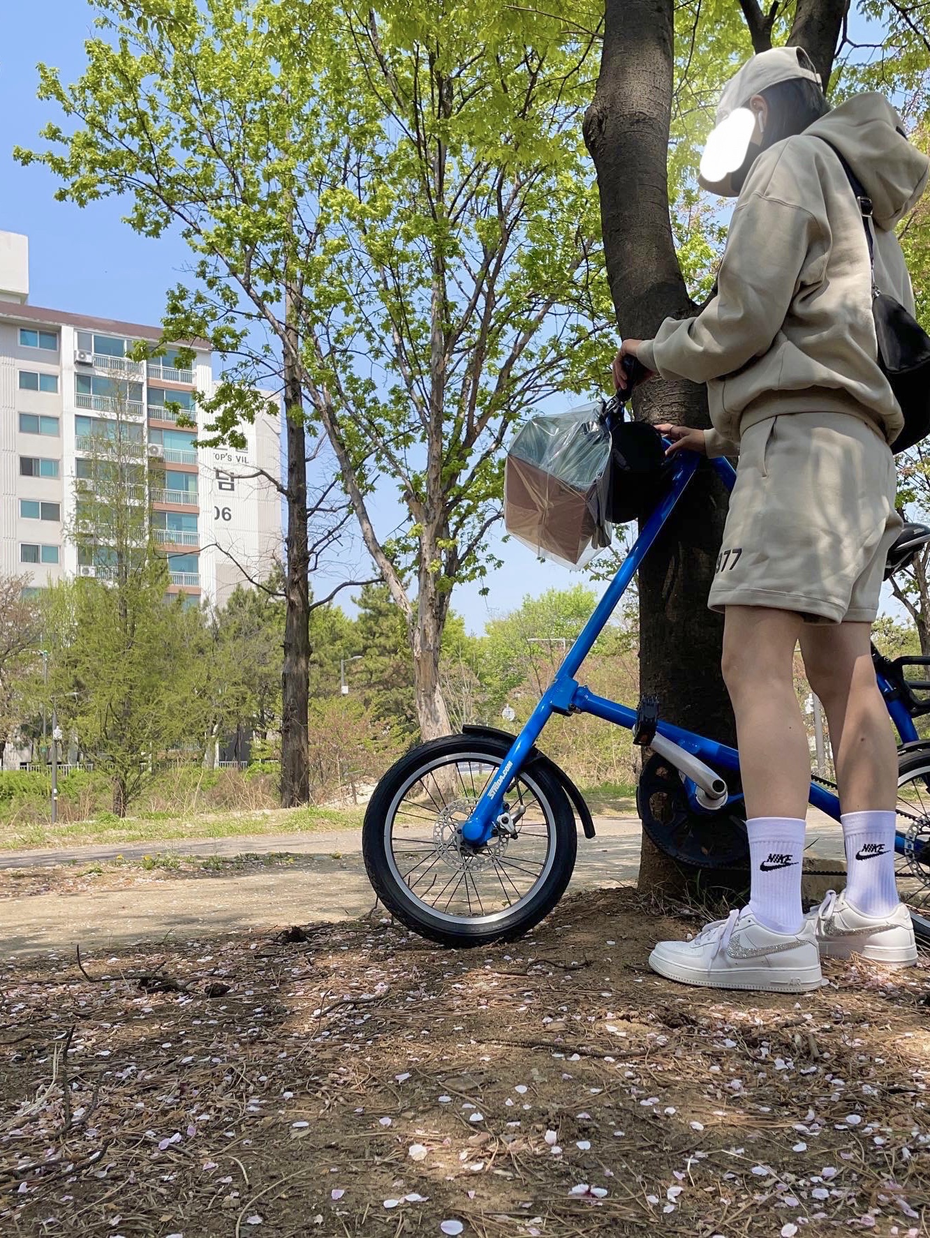 (Kids) Essentials 1977 Shorts Wheat - 22SS, (Kids) Essentials 1977 Hoodie Wheat - 22SS 착용 스타일 - 2