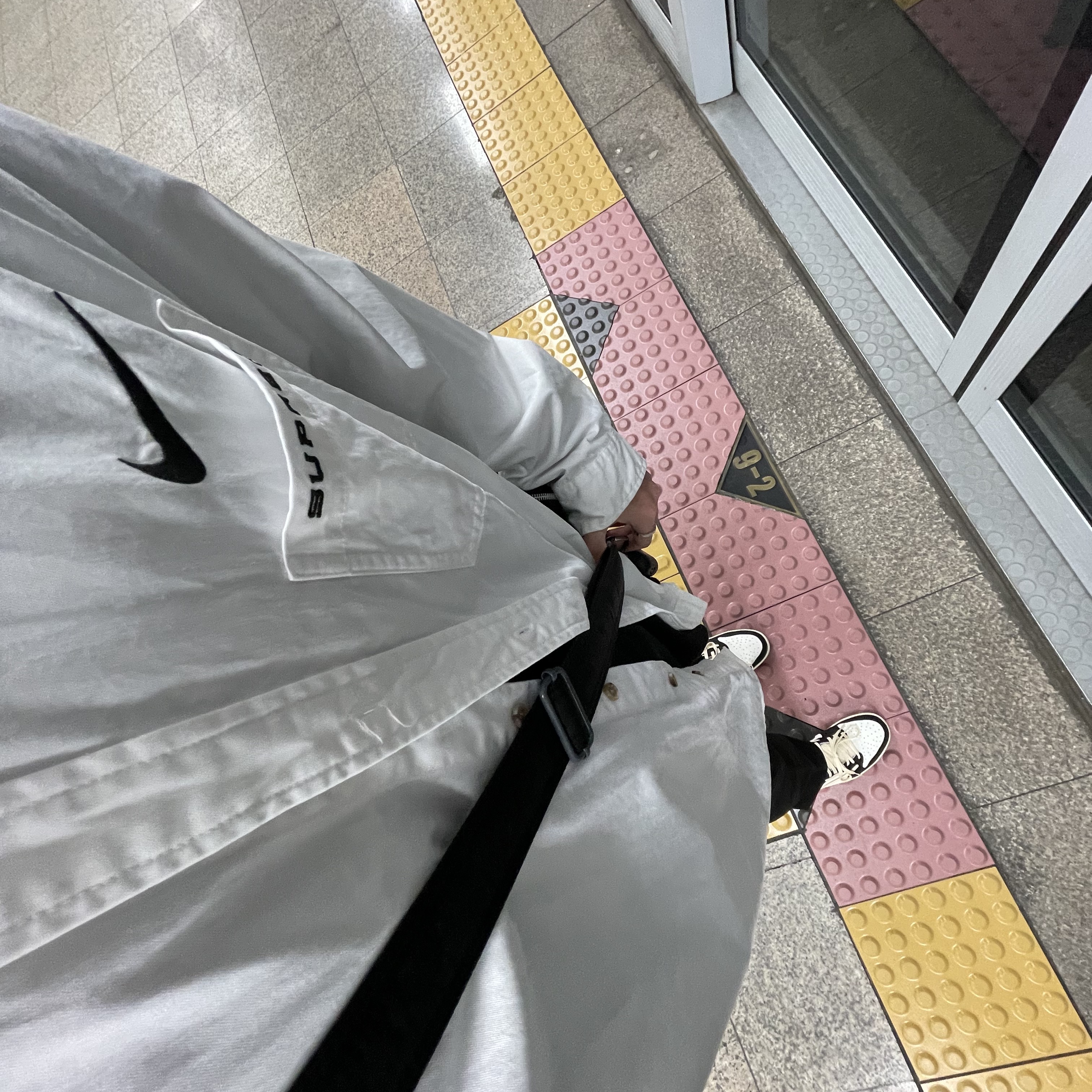 Jordan 1 x Travis Scott x Fragment Retro Low OG SP Military Blue, Supreme x Nike Cotton Twill Shirt White - 21SS 착용 스타일 - 1