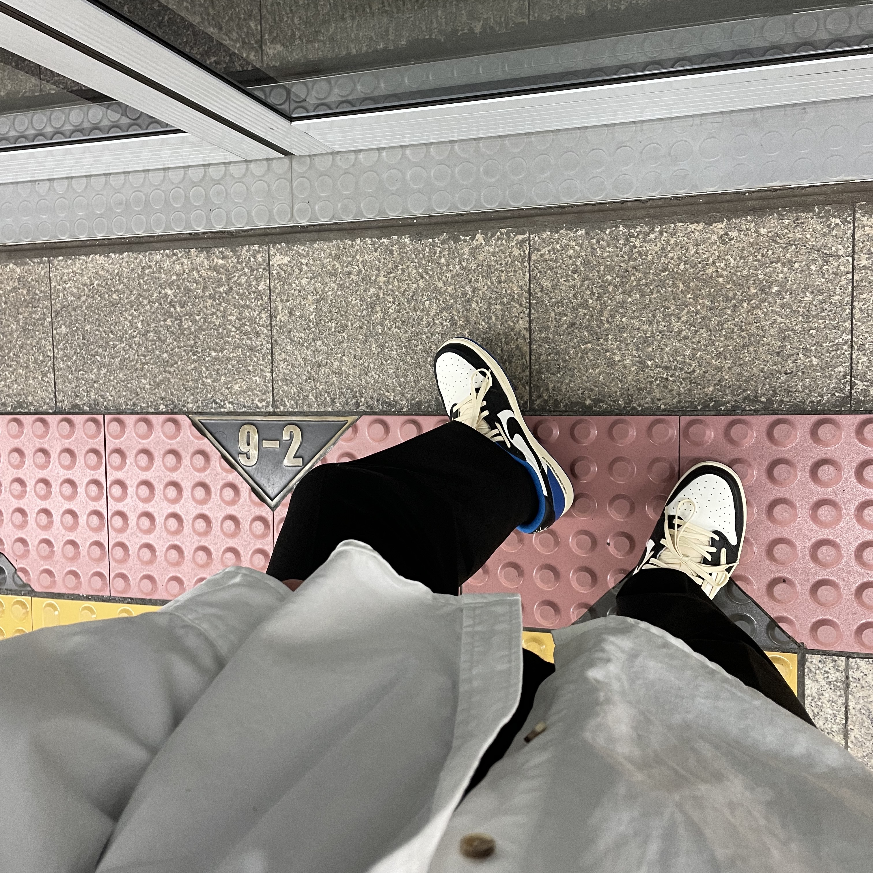 Jordan 1 x Travis Scott x Fragment Retro Low OG SP Military Blue, Supreme x Nike Cotton Twill Shirt White - 21SS 착용 스타일 - 2