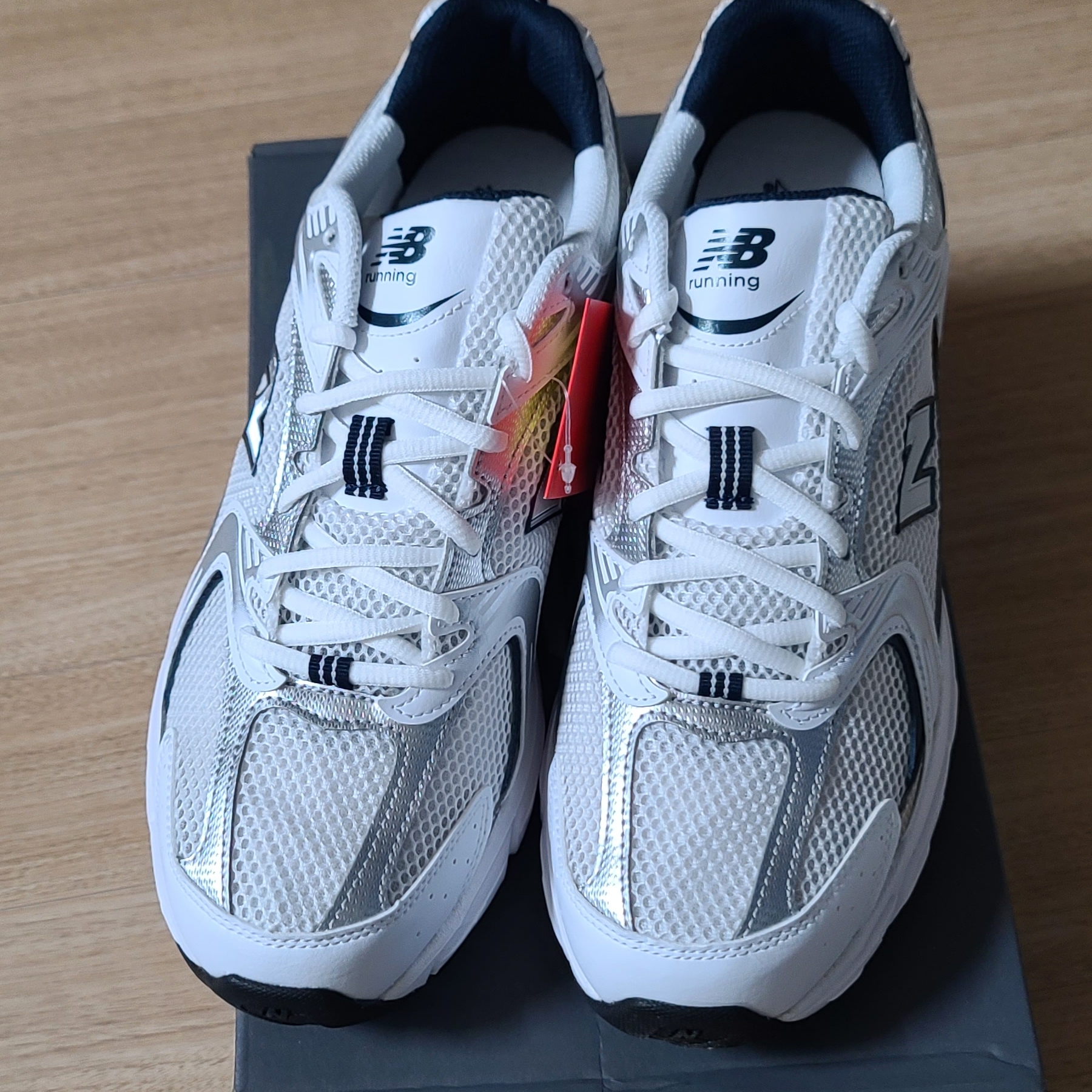 New Balance 530 White 착용 스타일