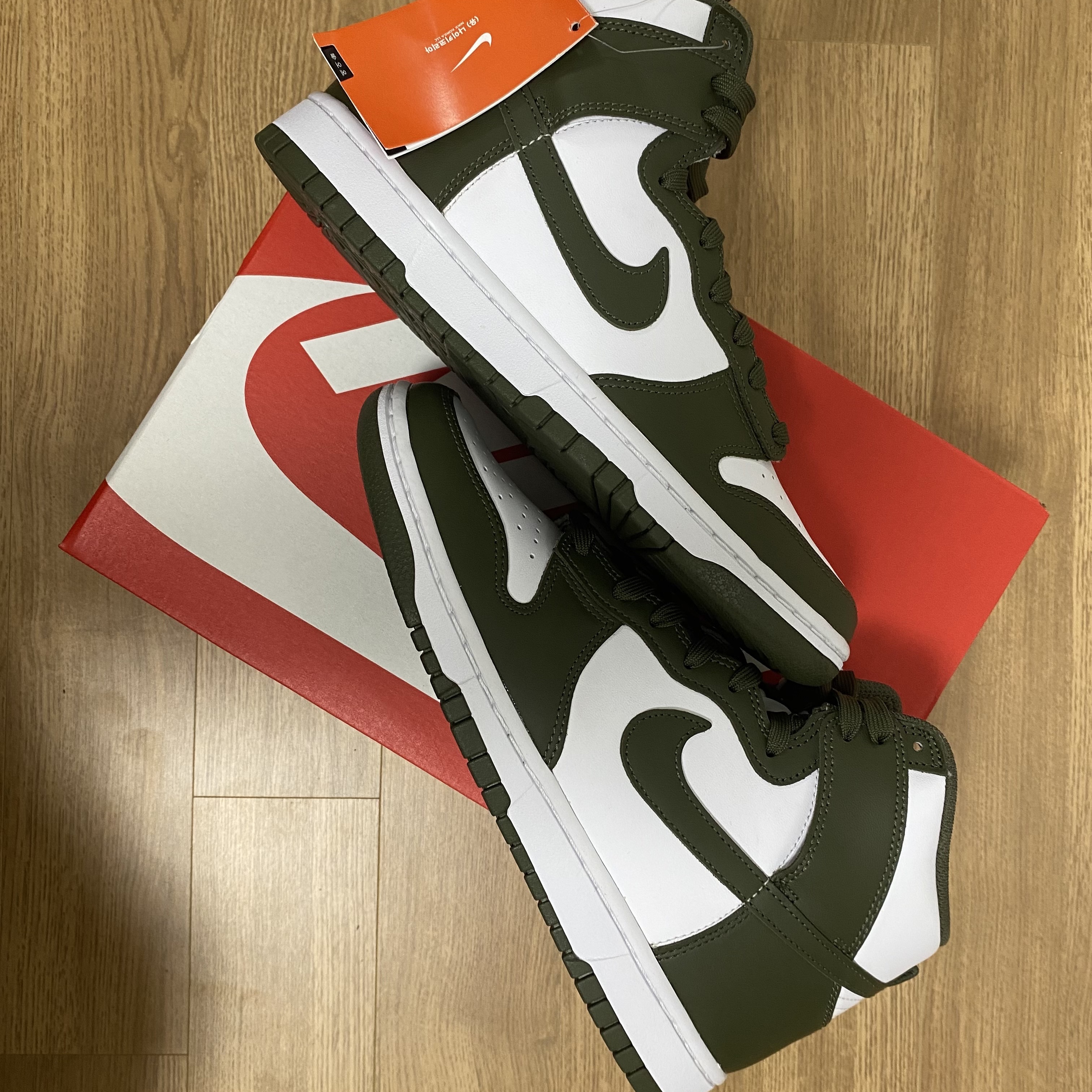Nike Dunk High Retro Championship Khaki 착용 스타일