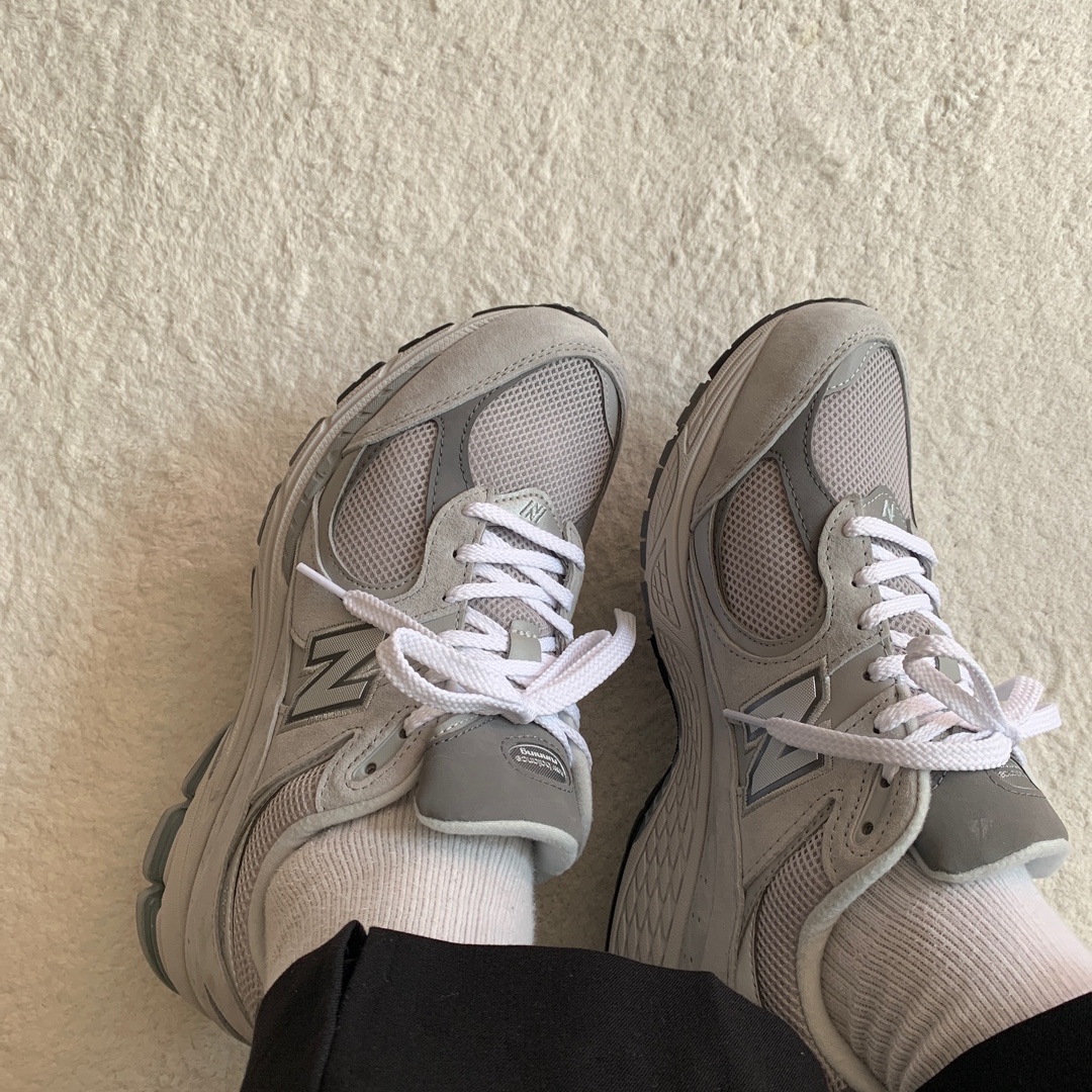 New Balance 2002R T2 Gray 착용 스타일