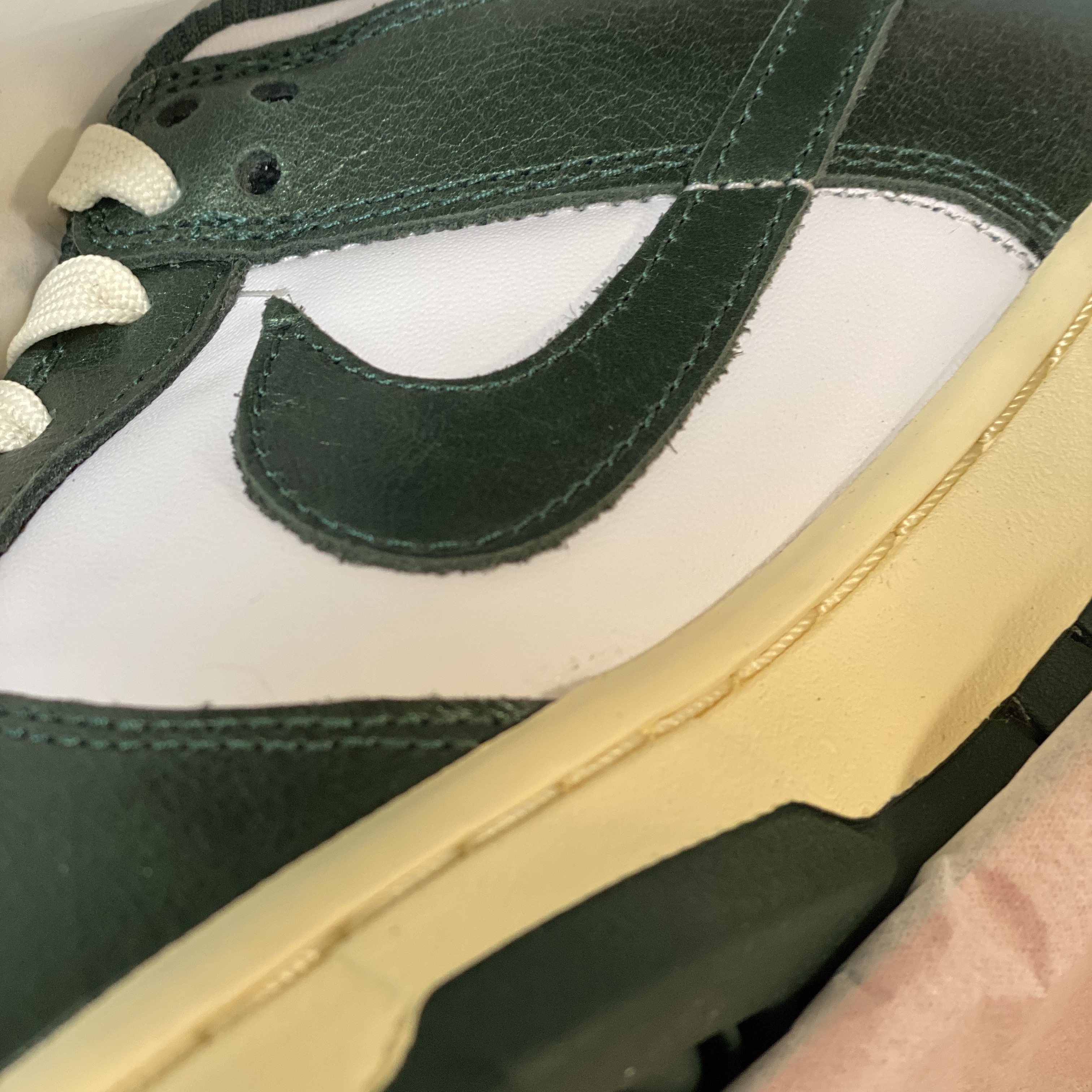 (W) Nike Dunk Low Vintage Green 착용 스타일 - 1