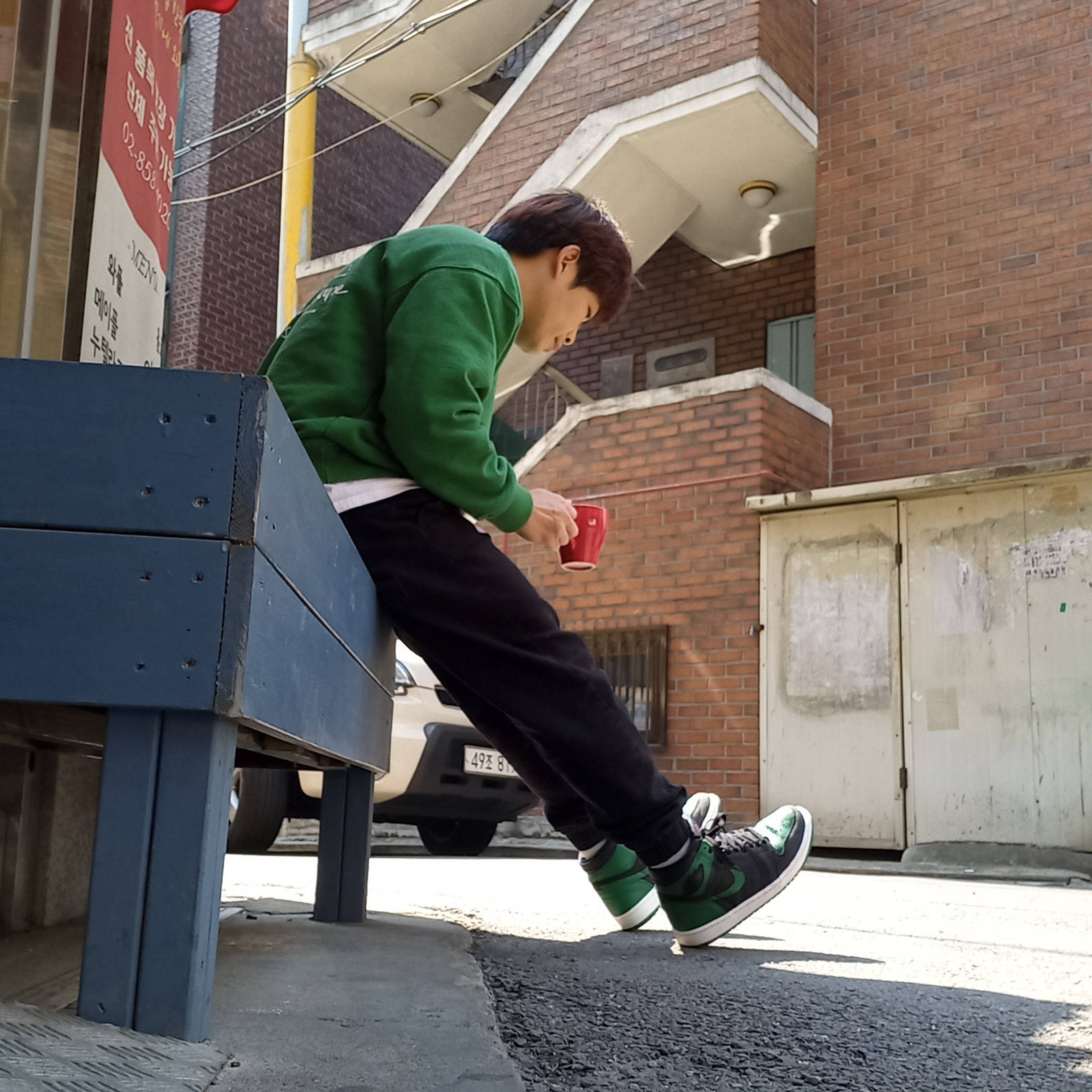 Jordan 1 Retro High OG Pine Green Black, Jordan 4 Retro Royalty 착용 스타일 - 1