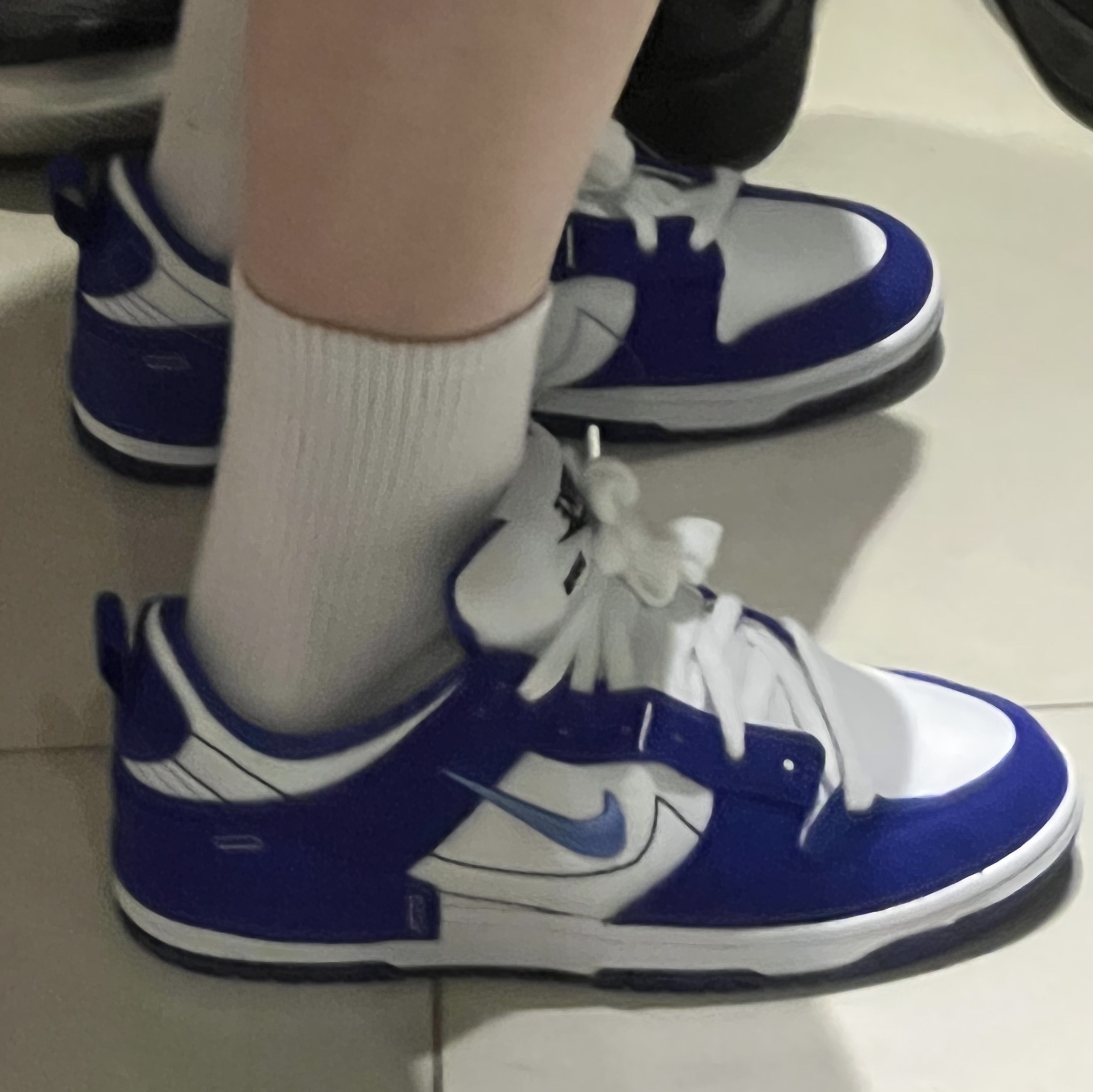 (W) Nike Dunk Low Disrupt 2 White and University Blue 착용 스타일